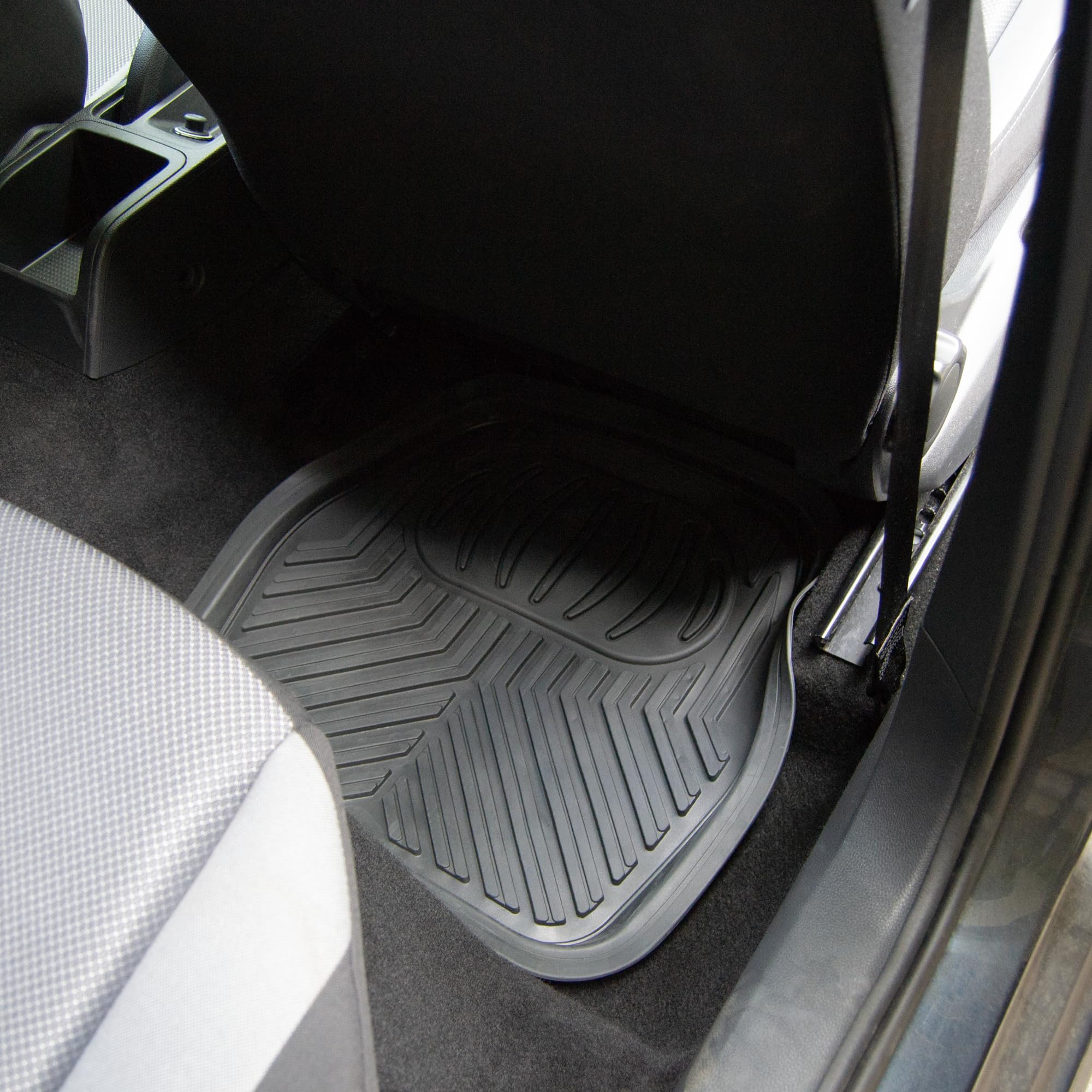 Sakura SS5432 - Set di 4 tappetini per Auto, universali, Colore: Nero