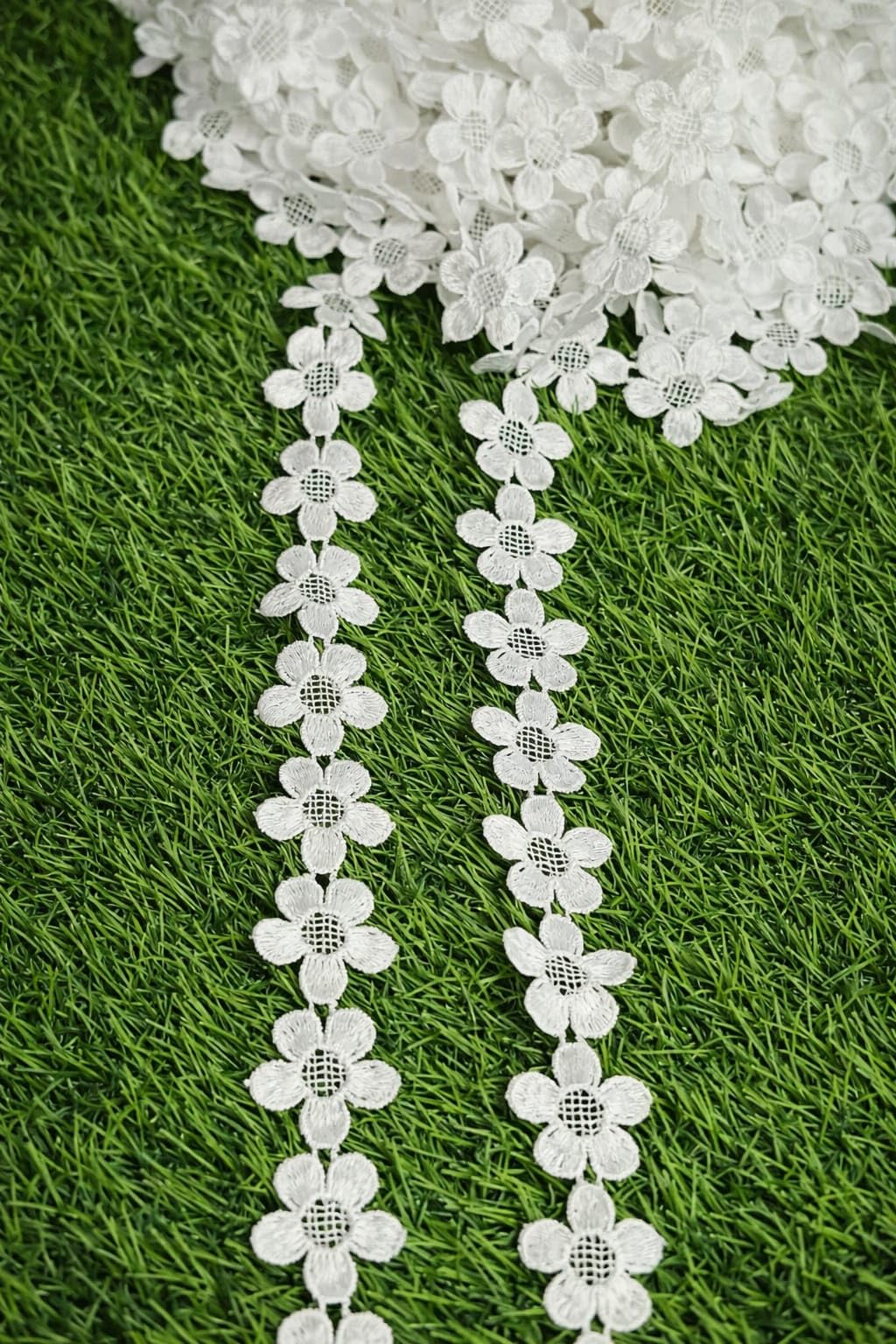 White Daisy Flower Lace Border Trim, Cotton, Flower Design, 10 Meter, Sewing and Craft Use-image-27