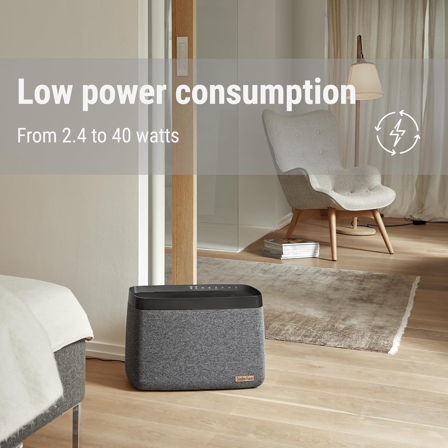 Бөлмөдөгү Stadler Form Karl чоң нымдандыргычы, аз энергия сарптоону көрсөтөт