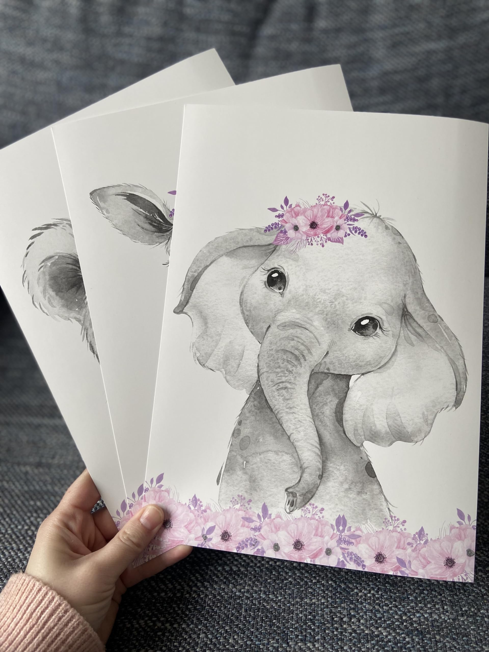 Pósteres Animales Safari Con Flores - Set 6 Láminas Sin Marco - Decoración Dormitorio Infantil - Jirafa, Elefante, León, Cebra, Panda, Koala