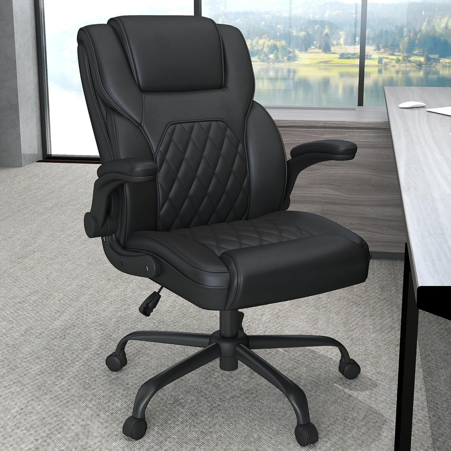 AnyGod Sedia Ergonomica da Ufficio, Poltrona Direttore Regolabile in Altezza in Pelle Sintetica, Sedia da Scrivania con Braccioli Ribaltabili,Portata 136 kg, per Lavoro da Casa e Gaming, Nera