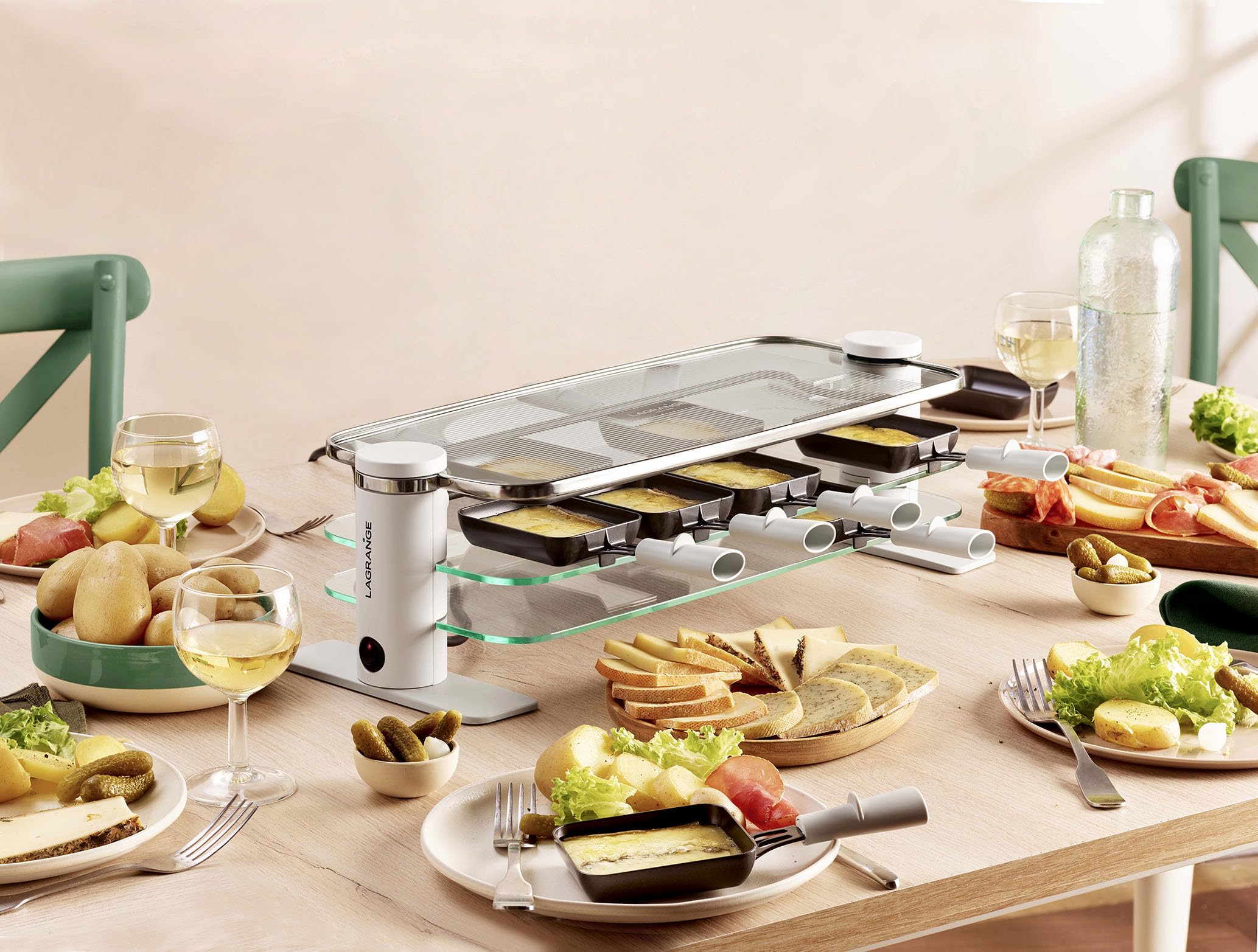 LAGRANGE Appareil à raclette 10 personnes, 1200 W, Plateaux verre, plateau supérieur démontable pour nettoyage simplifié, Repose poêlons intégré, Design épuré, Bouton marche/arrêt, 079901