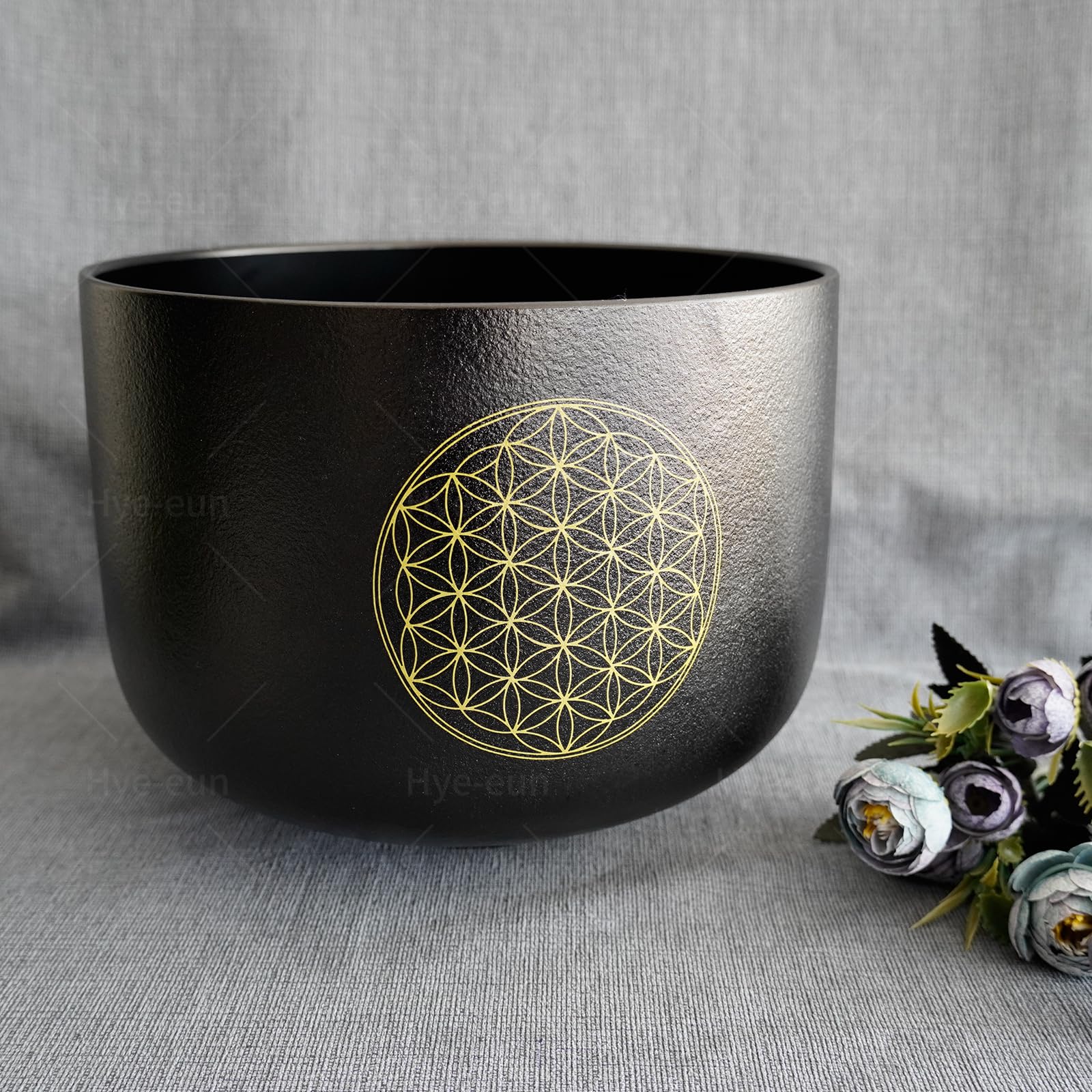 Hye-eun Campana tibetana in cristallo, 528 Hz, note C, 20 cm, nero, al quarzo, con design a fiore della vita, campana per meditazione, chakra, guarigione sonora coordinata, con borsa per il trasporto