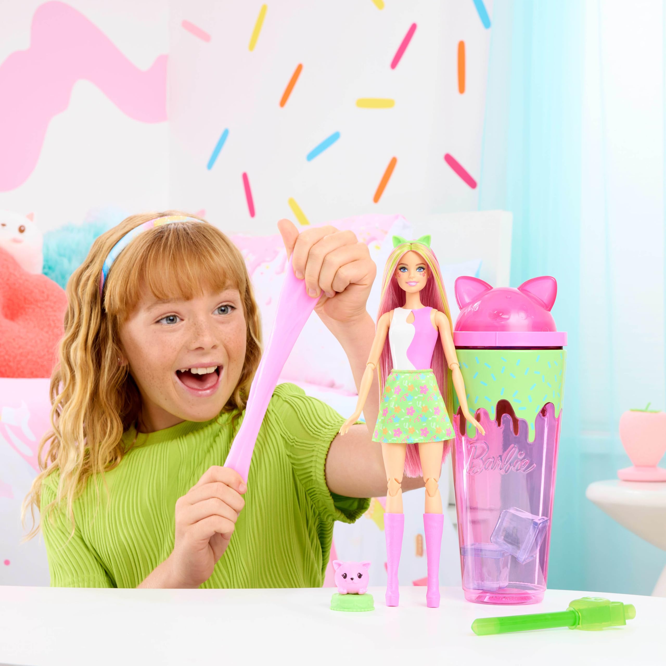 Barbie - Pop Reveal Serie Animal Party, bambola con orecchie da gattino e cucciolo incluso, 8 accessori a sorpresa con effetto cambia colore, giocattolo per bambini, 3+ anni, JCN88