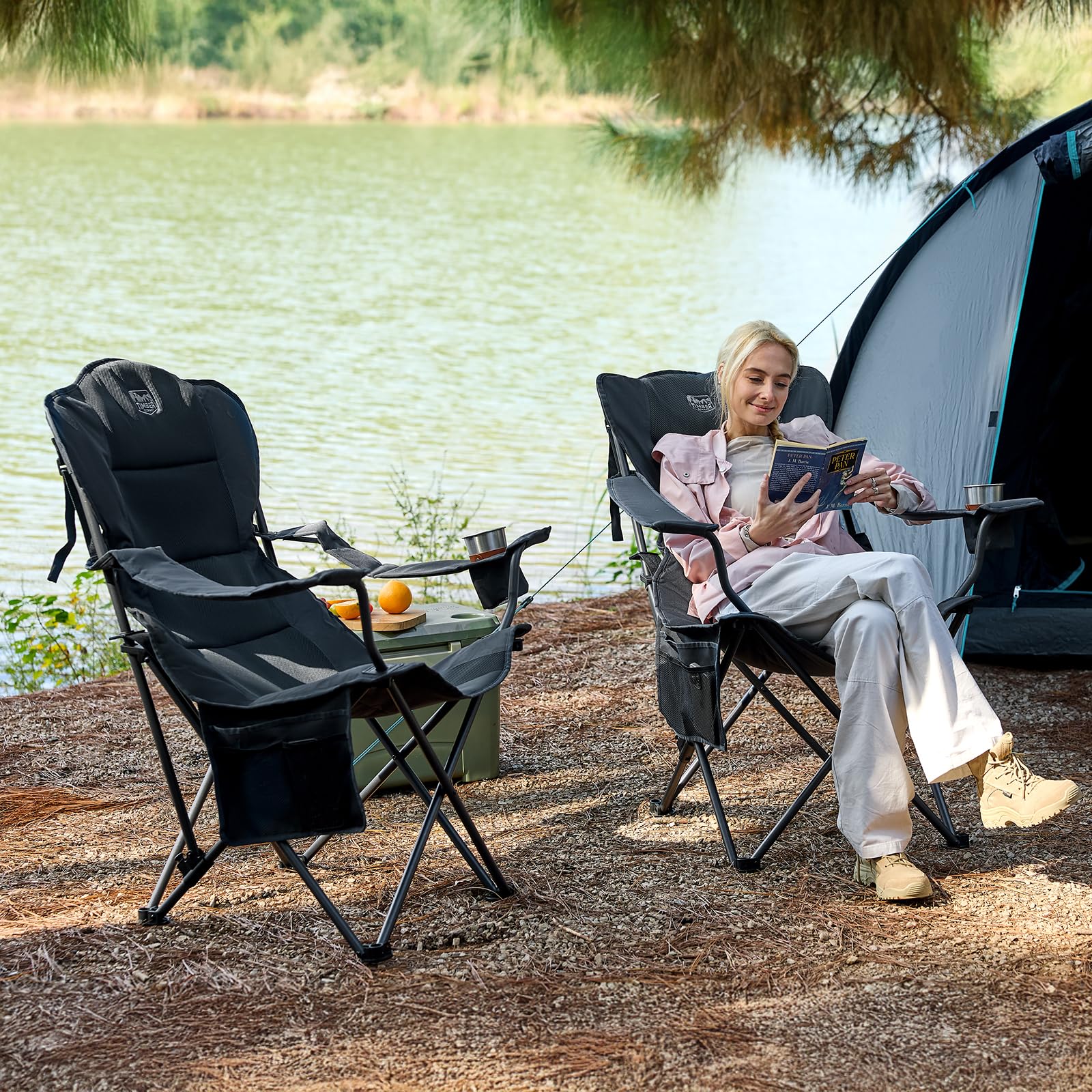 TIMBER RIDGE Chaise de camping pliante 180 kg dossier réglable 3 positions chaise rembourrée pour la pêche largeur d’assise extra 62 cm avec poche latérale et porte-gobelet