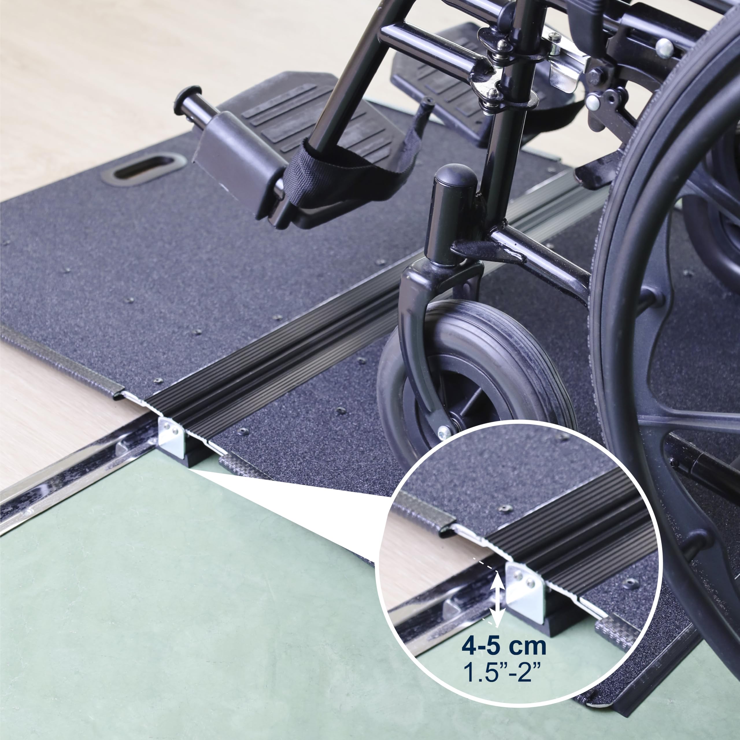 KMINA Rampe de Seuil Amovible Pliable en Aluminium pour Fauteuil Roulant et PMR (Dénivelés 4–5 cm), Surface Antidérapante avec Poignée, 272 kg
