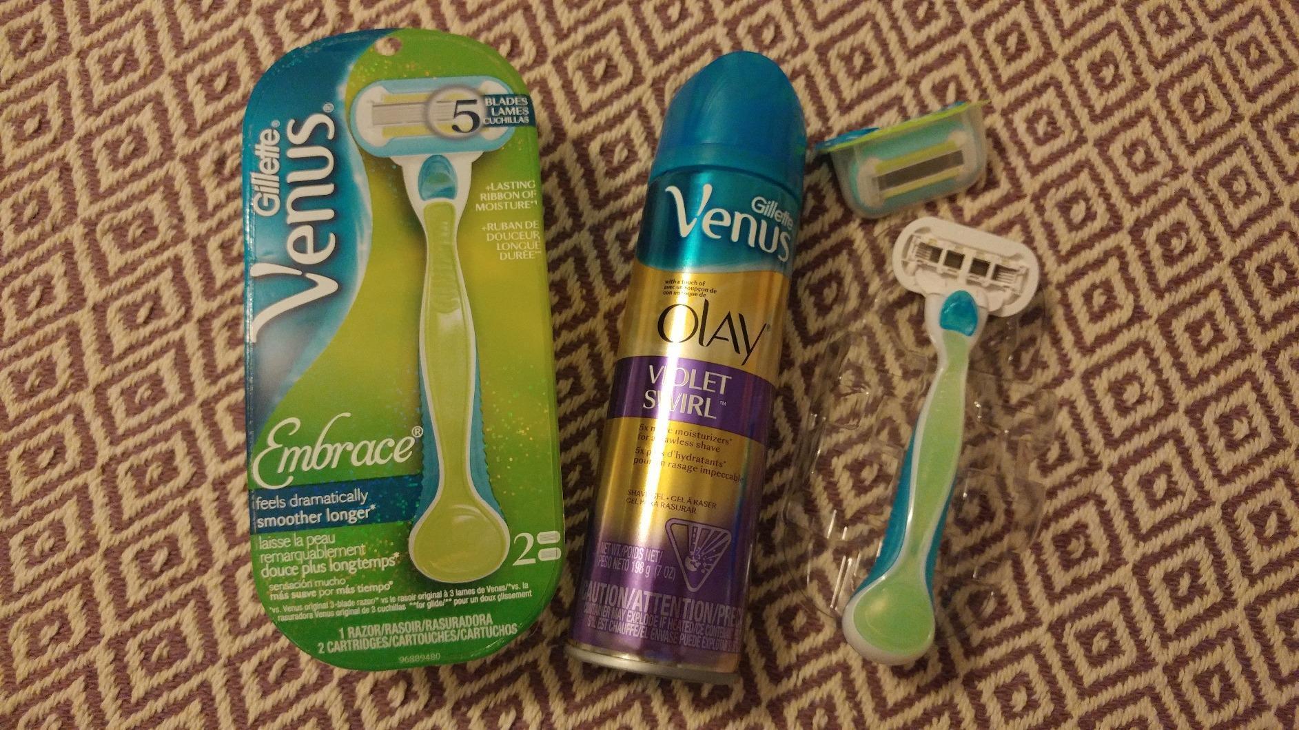 Gillette Venus Extra Smooth Razor for Women, Includes 1 Reusable Razor Handle + 2 Refills, Ergonomic No-Slip Gel Handle and Shower Holder