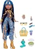 Monster High Kısa bluz ve altın rengi detaylı kot kargo pantolon giyen Monster High Cleo De Nile bebek, evcil yılanı Hissette ve salata, smoothie ve çanta gibi 7 aksesuar, JHK32