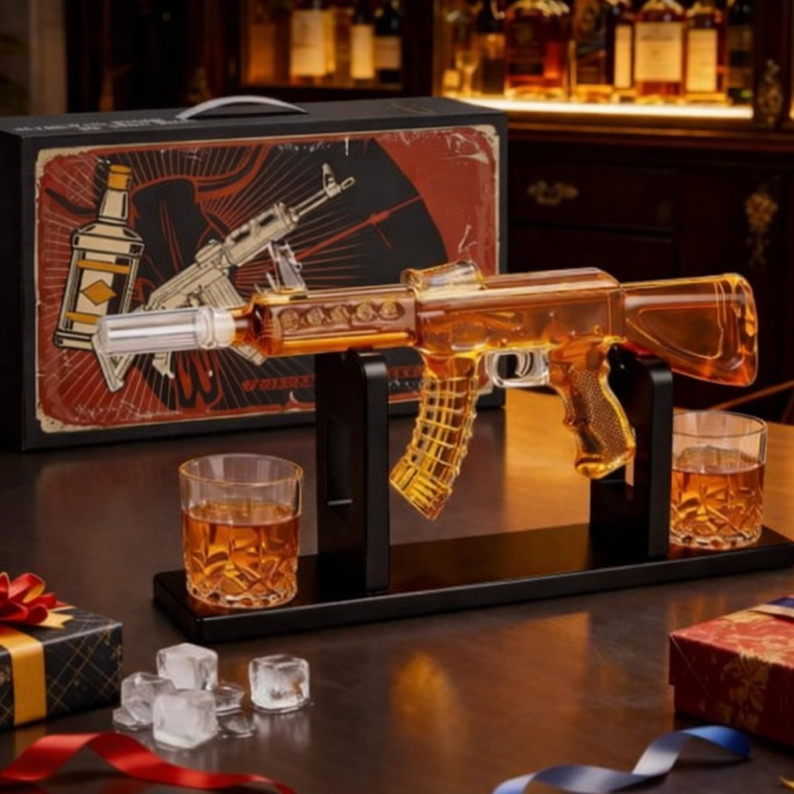 AK47 Kalaschnikow XXL - Juego de decantador de whisky (850 ml, jarra con 2 vasos de 225 ml, cristal y madera, forma de rifle sobre soporte de madera, hecho a mano), regalo para hombres, regalo del día