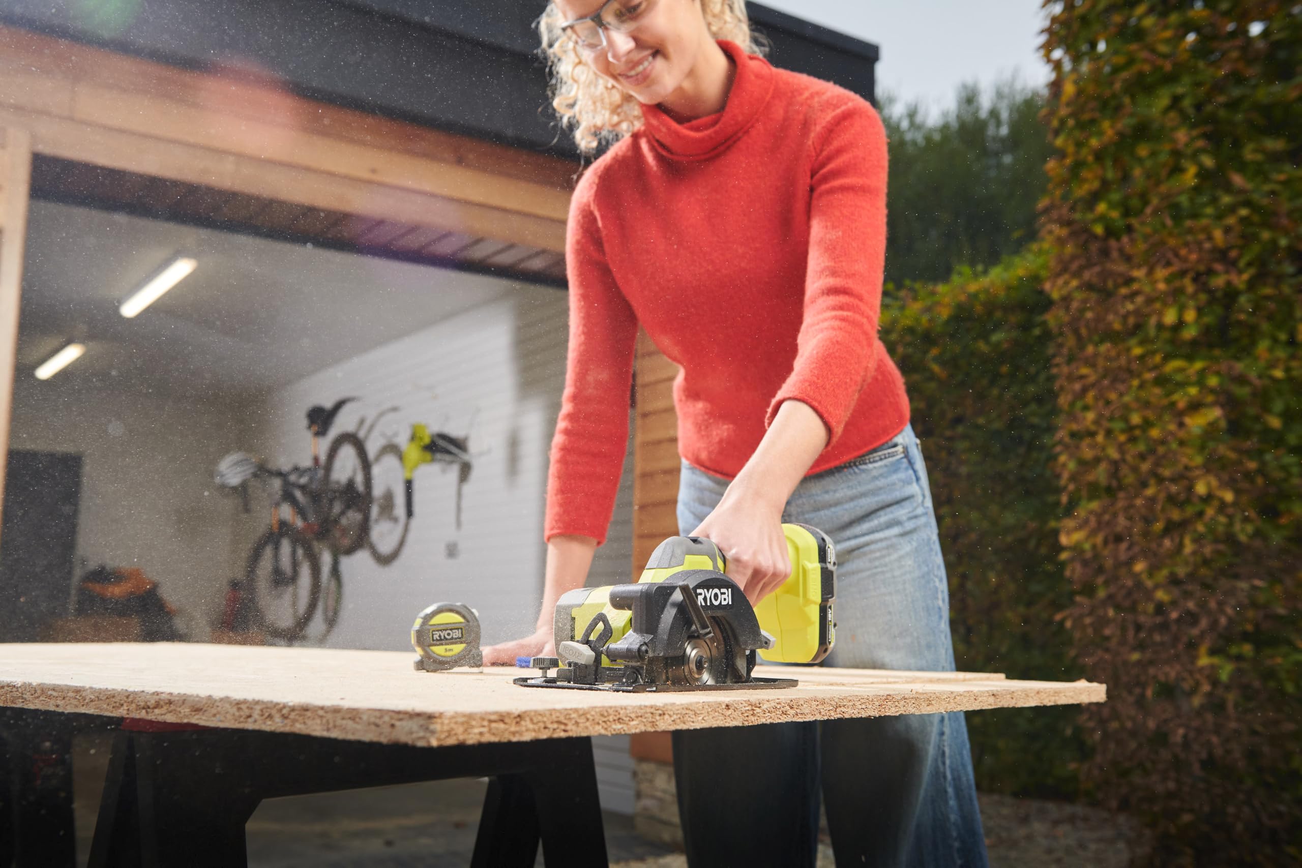 RYOBI Scie circulaire portative sans fil ONE+ 18 V, diamètre de lame de 115 mm, sans batterie ni chargeur