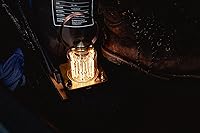 Vista 4 de Barebones Linterna de torre de bloque: linterna LED recargable con brillo ajustable, modo de parpadeo de vela, acabado de latón y cobre, luz