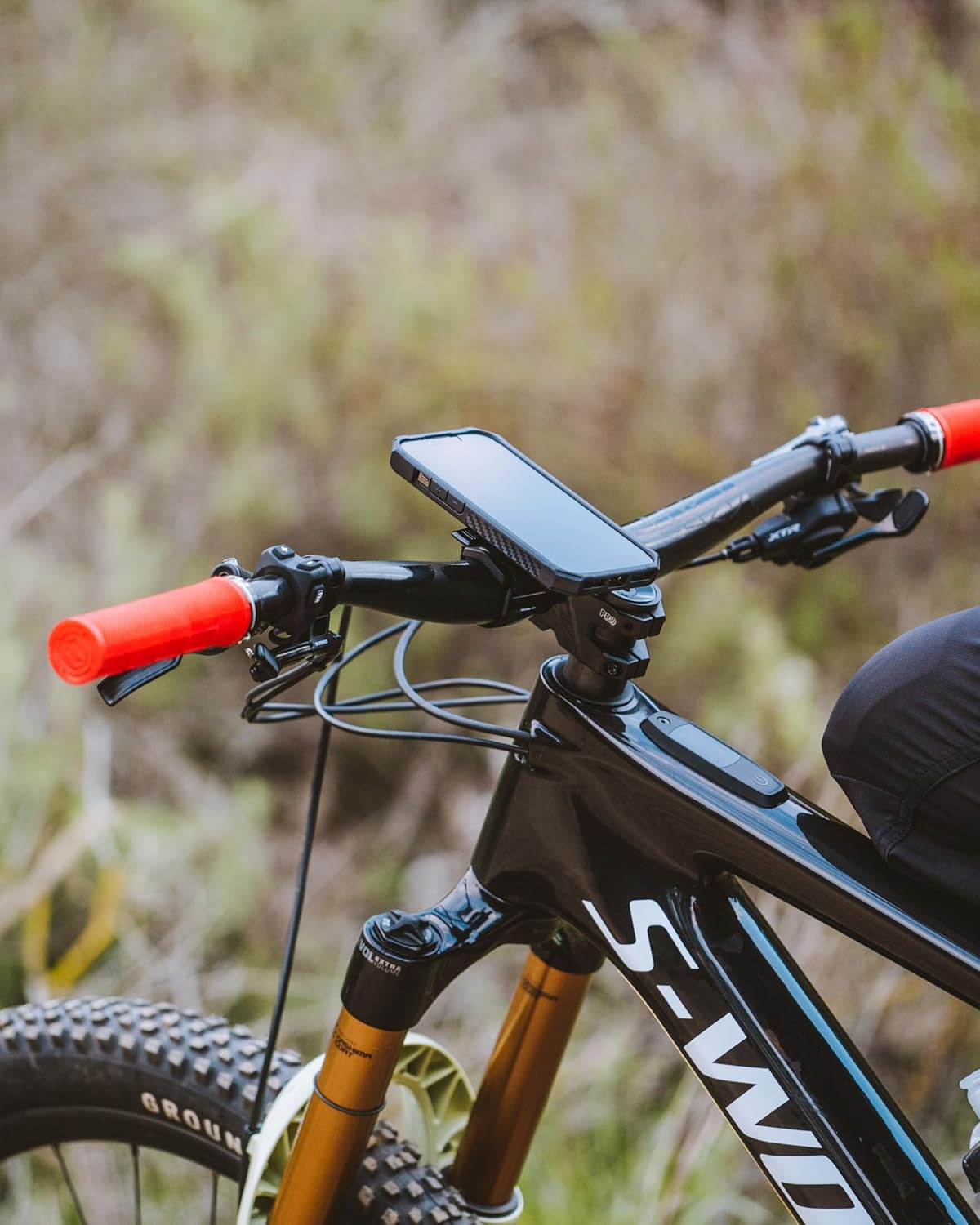 Rokform iPhone 16 Rugged Case + V4 Pro Series Bike Phone Mount