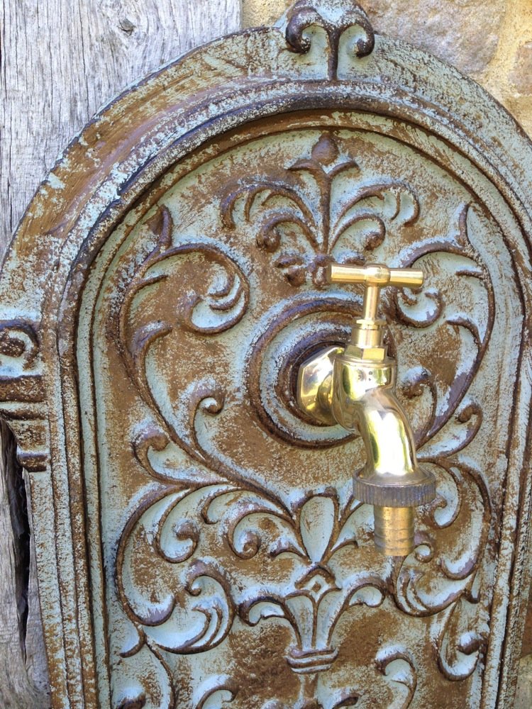 Antikas - Fuente para jardín Estilo casa de Campo Fuentes Antiguas - Fuente Decorativa con Grifo de latón