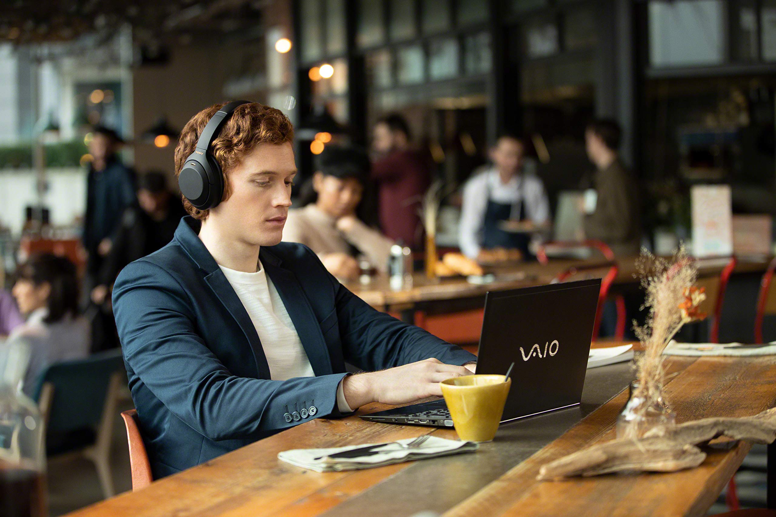 Sony WH-1000XM4 Cuffie Over-ear Wireless con Noise Cancelling, Tecnologia Bluetooth, Connessione Multipoint, Fino a 30 ore di durata della batteria e Ricarica rapida, Nero