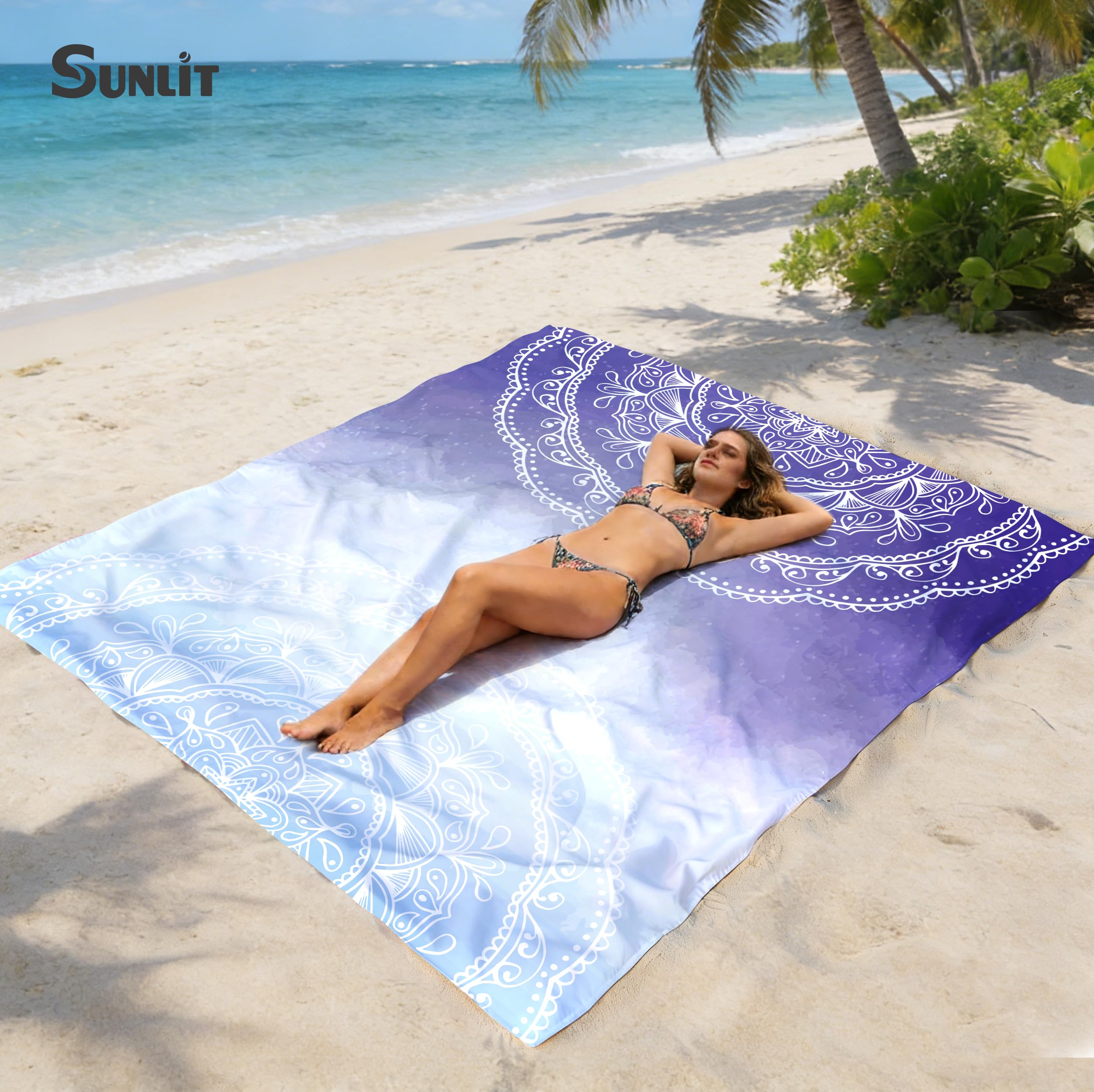 Sunlit Couverture de Plage Douce et Soyeuse de 215,9 x 182,9 cm, Tapis Anti-Sable avec Poches d'angle et Sac en Maille pour fête de Plage, Voyages, Camping et Festival de Musique en Plein air, Motif