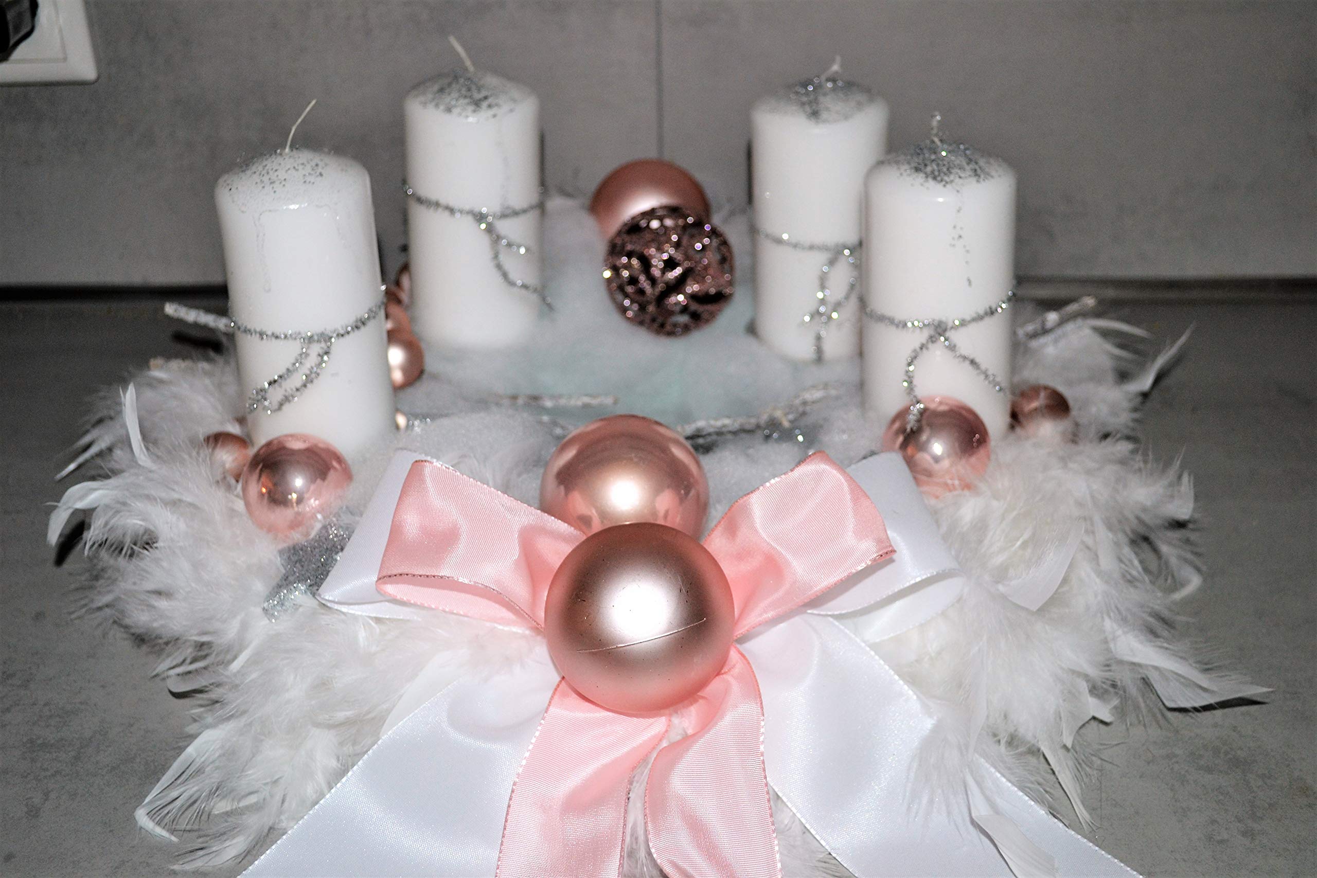 Adventskranz weiß rosa 40 cm künstlich Weihnachten Adventsgesteck Deko Federkranz