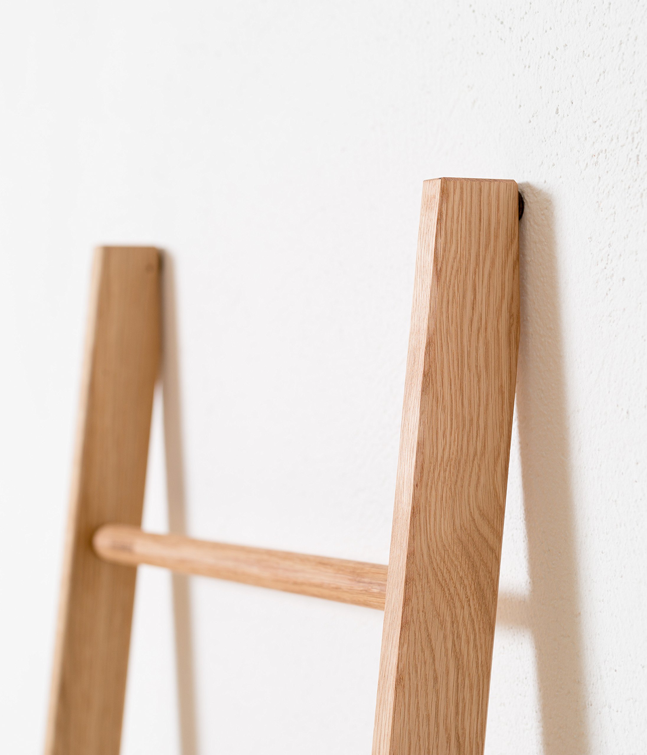 Kleiderleiter Massivholz Eiche, Premium-Handtuchleiter, 171 cm, 6 Sprossen | Multifunktionale Holzleiter für Bad, Sauna und Wohnräume als Handtuch-, Kleider- oder Dekoleiter, mit Leinöl geschützt