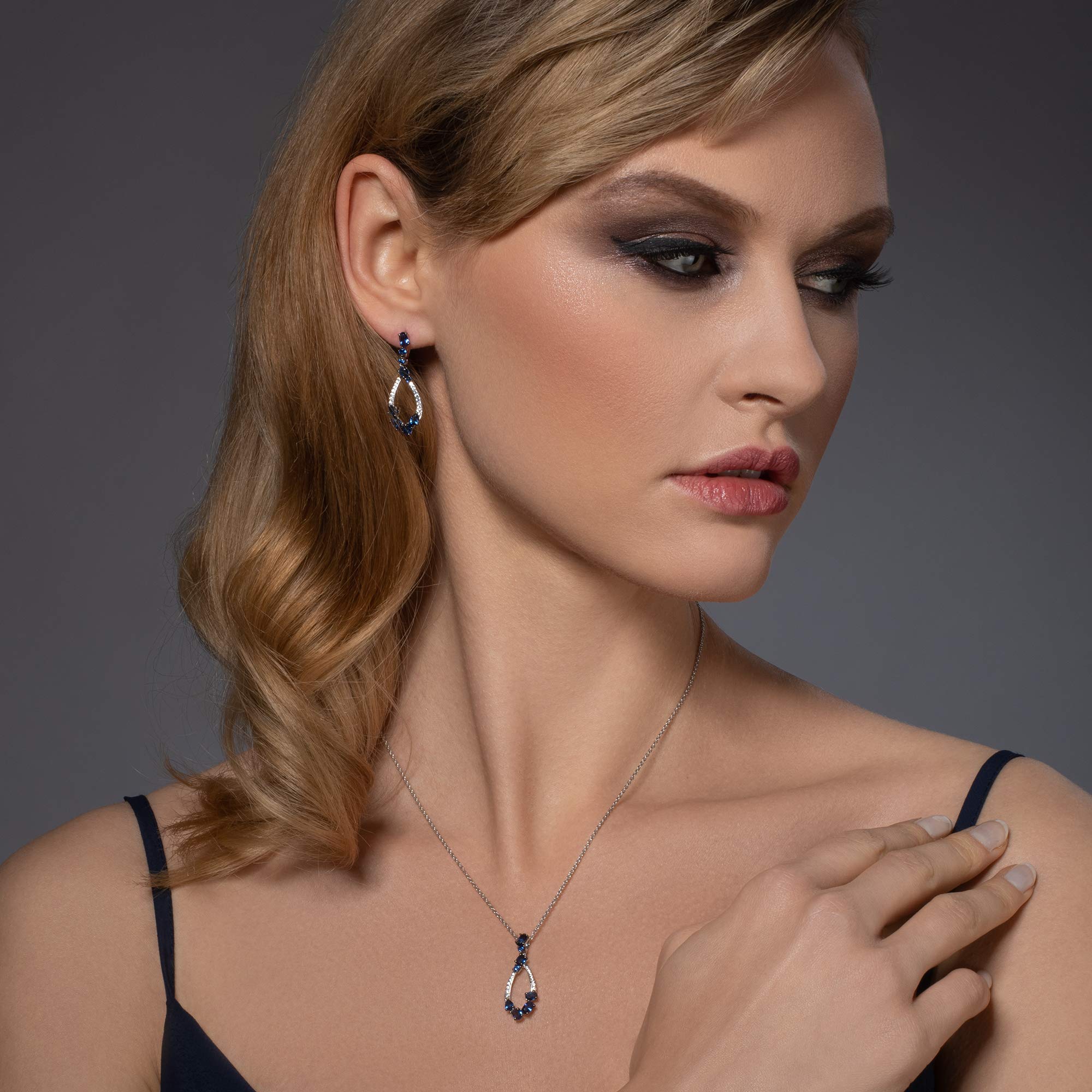 Namana Tautropfen Ohrringe für Damen. Lange Ohrringe aus 925er Sterling Silber für Frauen mit blauen Steinen und Zirkonia-Edelsteinen. Saphirblaue Ohrhänger aus Sterlingsilber mit Geschenkbox