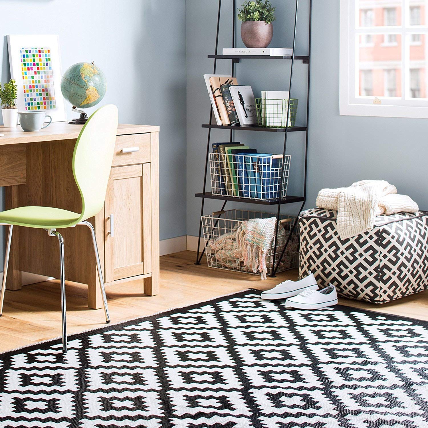 Green Decore Lightweight Outdoor Reversible Plastic Rug Nirvana, Black