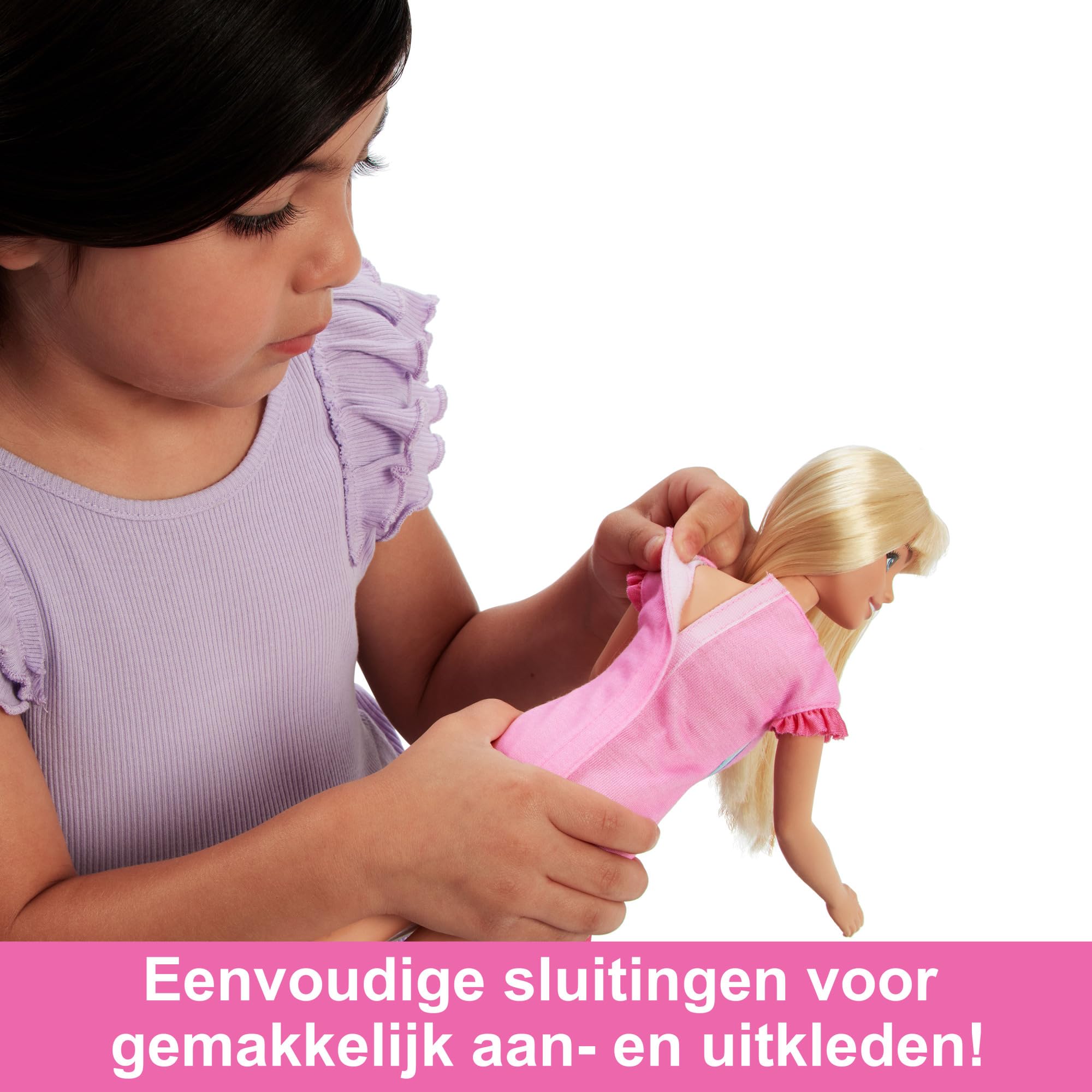 Barbie Pop voor peuters en kleuters, blond haar, Mijn Eerste Barbie 'Malibu' pop, speelgoed en cadeau voor kinderen, pluchen kitten, accessoires, zacht en beweegbaar lichaam, HLL19