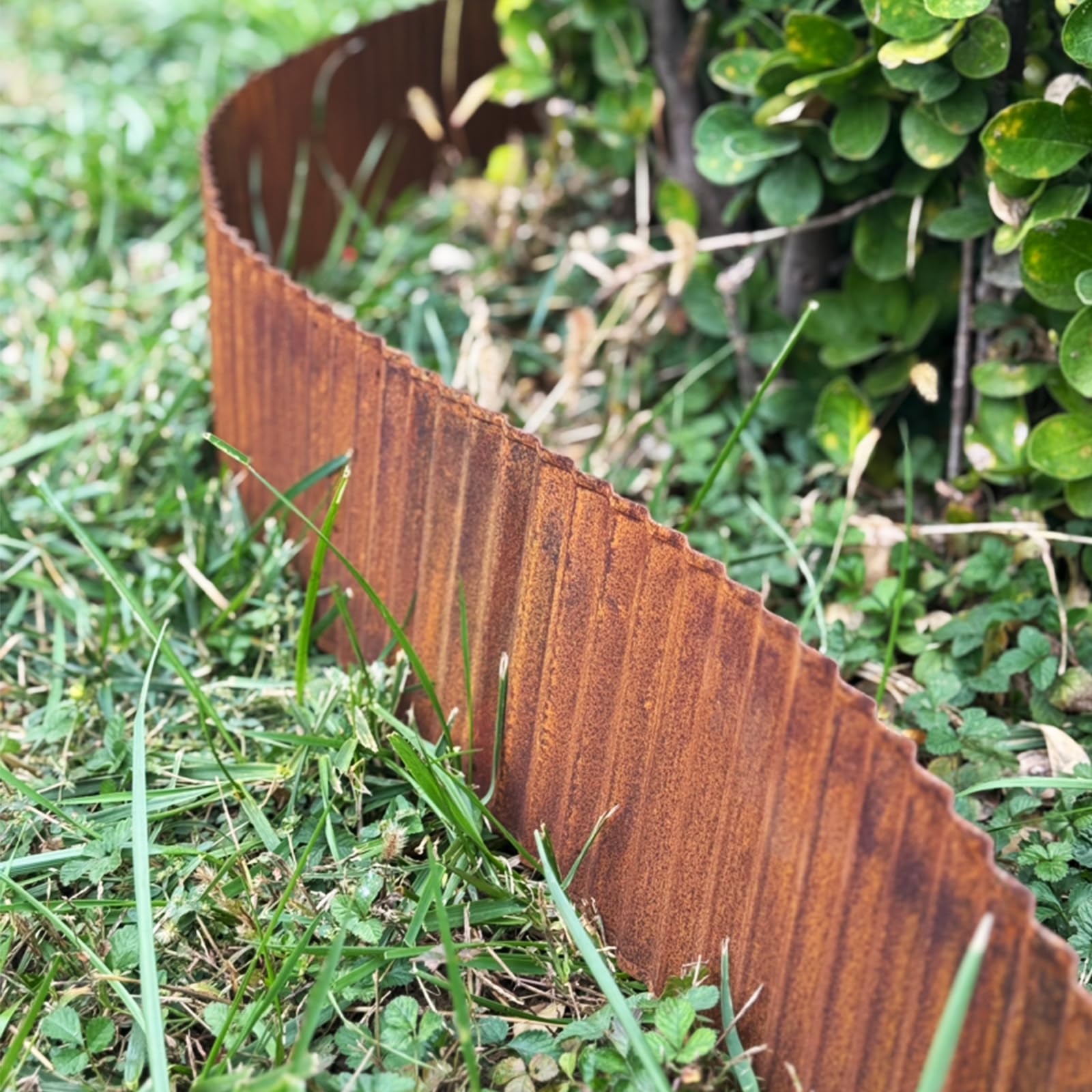 Bordo per prato in metallo, 6 m, bordo flessibile per aiuole, 15 cm, per giardino e aiuole, facile da pulire, 1 paio di guanti da montaggio inclusi (6 m x 30 cm)