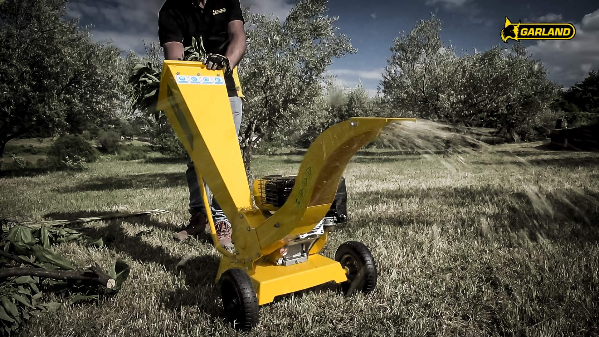 GARLAND CHIPPER 780QG-V23 – Biotrituradora gasolina 4T, 212 cc, 5,8 CV, tritura ramas hasta 6 cm, rodillo axial con cuchilla y contracuchilla, ruedas macizas, tobera orientable, SC System