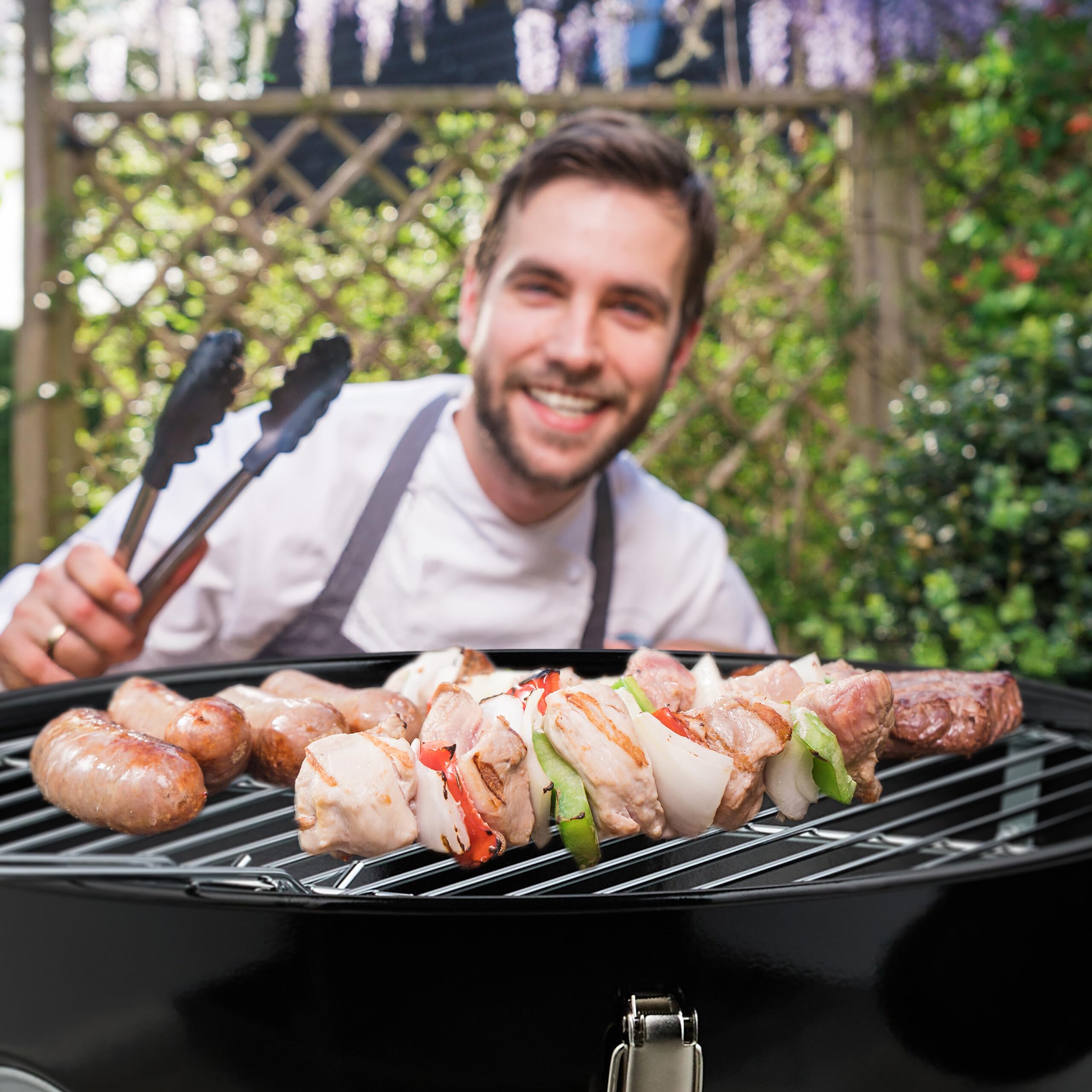 Relaxdays Barbecue Portable, Grill Rond, Ø37 cm, pour Table, Jardin, Balcon, avec Couvercle, bac à Charbon & Pince, Noir