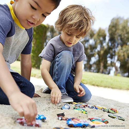 Miniatura 3 de Hot Wheels Juego de 10 camiones y autos de juguete a escala 1:64 para niños y coleccionistas, los estilos pueden variar [Exclusivo de Yaxa]