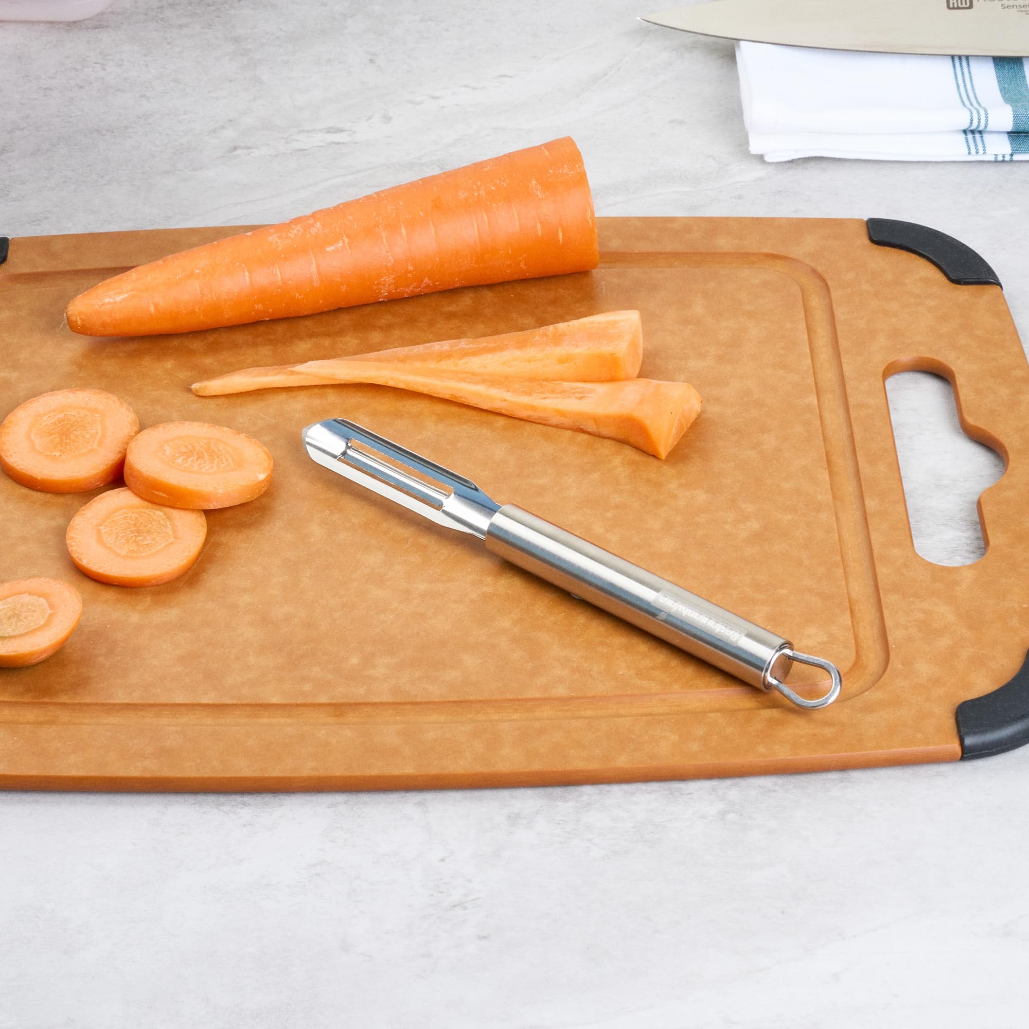 Restaurantware - Pelador de verduras estándar alemán de 7.6 pulgadas, 1 pelador de mano lavable en lavavajillas, hoja ultra afilada, mango ergonómico, pelador de patatas de acero inoxidable, para