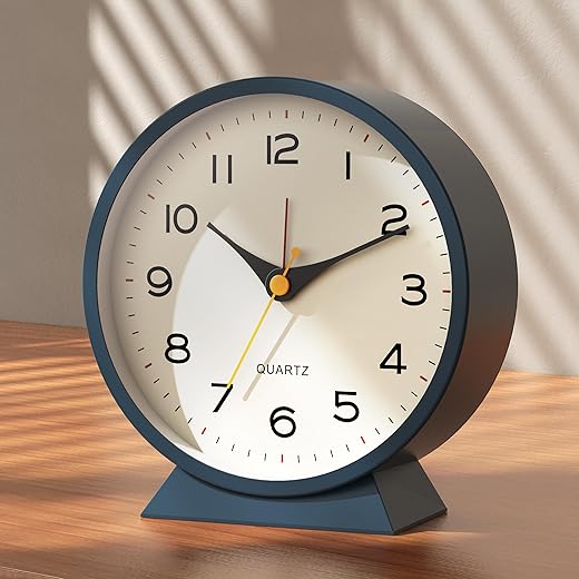 AYRELY® 4 . 5 Analog Alarm Clock,Small Retro Desk Clock Battery Operated,Slient Metal Table Clock