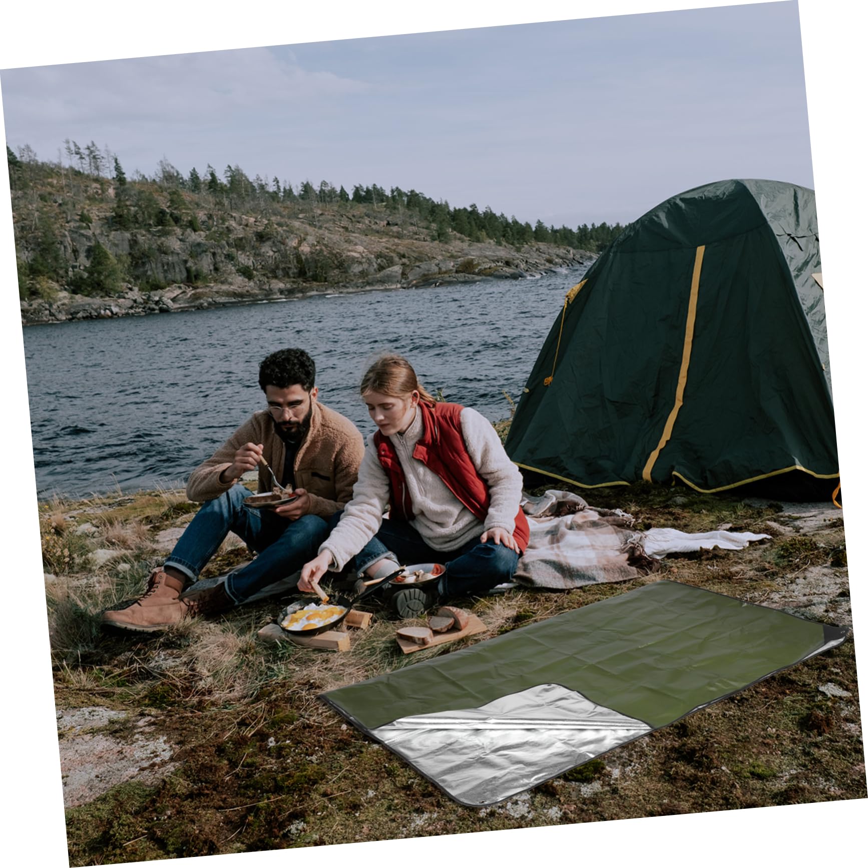 BESTonZON Coperta di Emergenza Termica per Tutte le Stagioni Antivento e Antipioggia per Campeggio Escursionismo e Ciclismo Leggera e Compatta