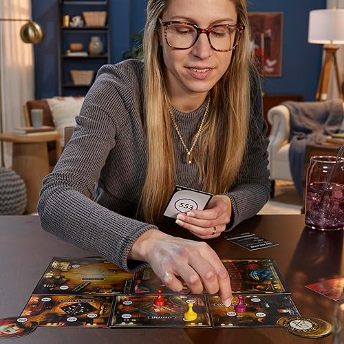 Miniatura 7 de Clue Escape The Illusionist's Club Juego de mesa  Juego familiar de Escape Room  Misterio de resolución de 1 vez  A partir de 10 años  1-6 jugadores