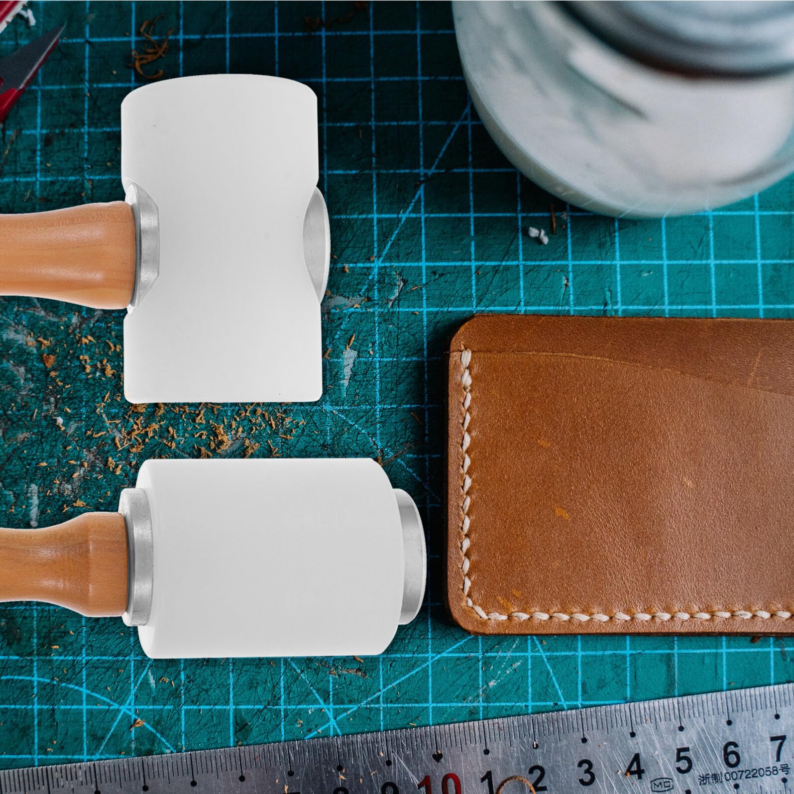 GLEAVI Martello Mazzuolo Flessibile e Resistente in Nylon Bianco 2 Pezzi Manico in Legno per Lavorazione della Pelle e Installazione Pavimenti per Uso Professionale e Fai da Te