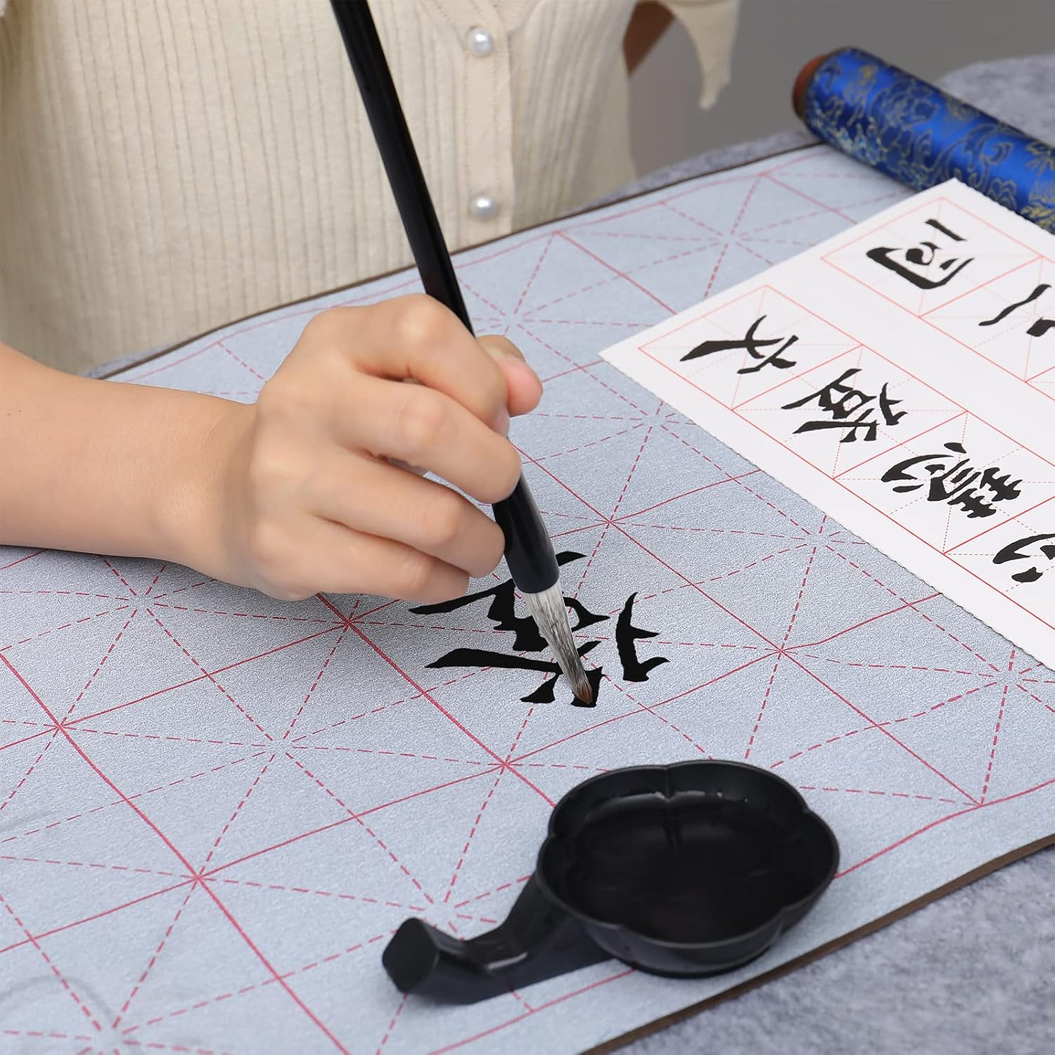 MEGREZ 4 Set No Ink Chinese Calligraphy Practice Set, Water Writing Cloth Calligraphy Comes with Magic Cloth, Brush Pen, Water Dish, Copy for Beginners, Blue