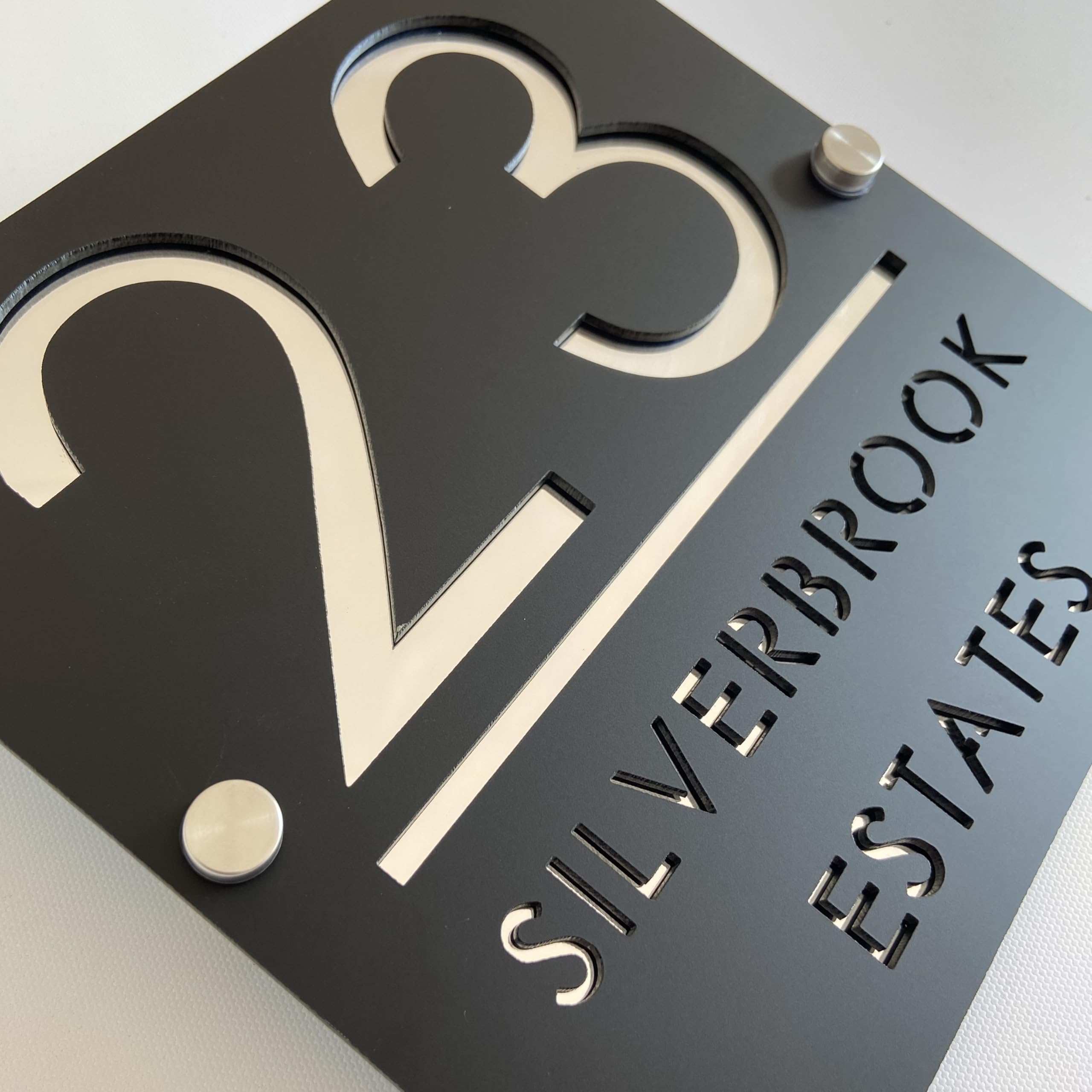 Placa de Número de Casa Personalizada 3D en Acrílico Negro y Plateado, Números Flotantes, Señalización Resistente al Clima para Puerta Interior y Exterior, Ideal para Hogar, Hotel, Apartamento, Tienda