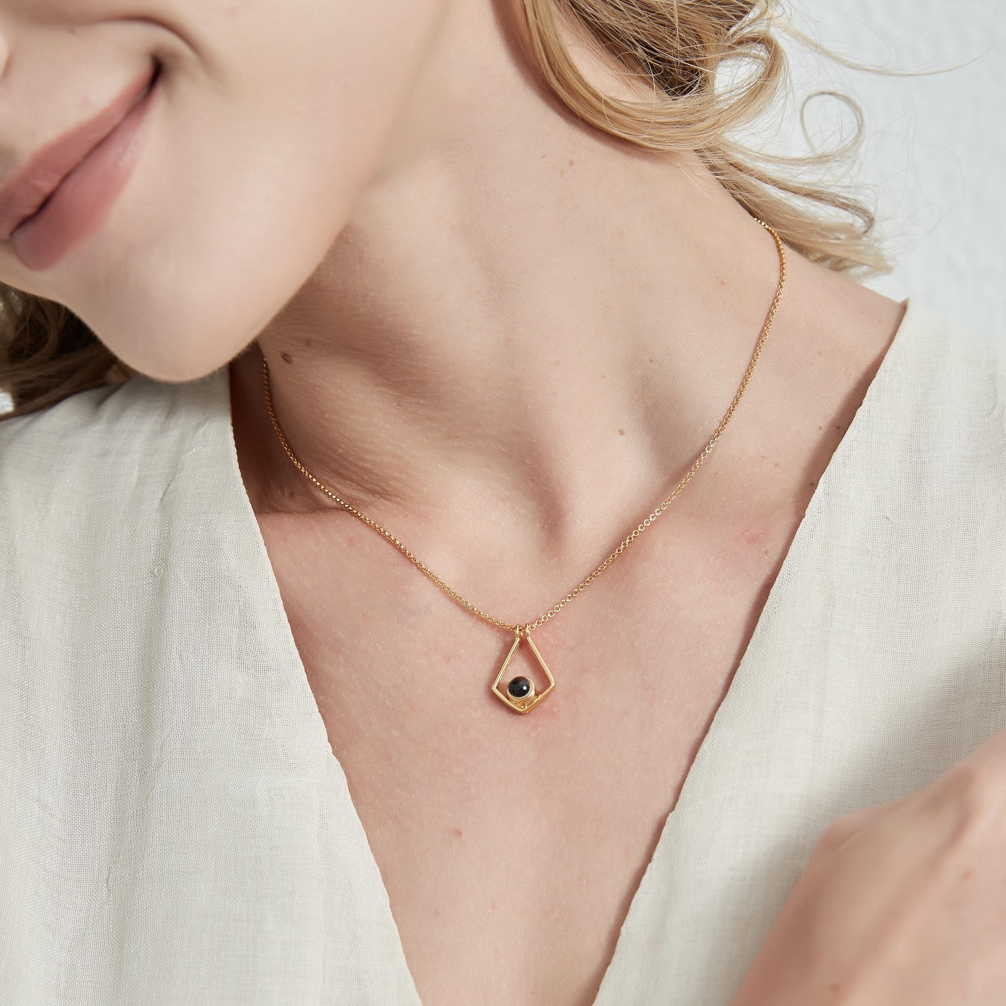PERIMADE Collana con proiezione di immagini personalizzata, ciondolo con foto personalizzate con testo e amore in 100 lingue all'interno, collana con ciondolo per anello commemorativo personalizzato