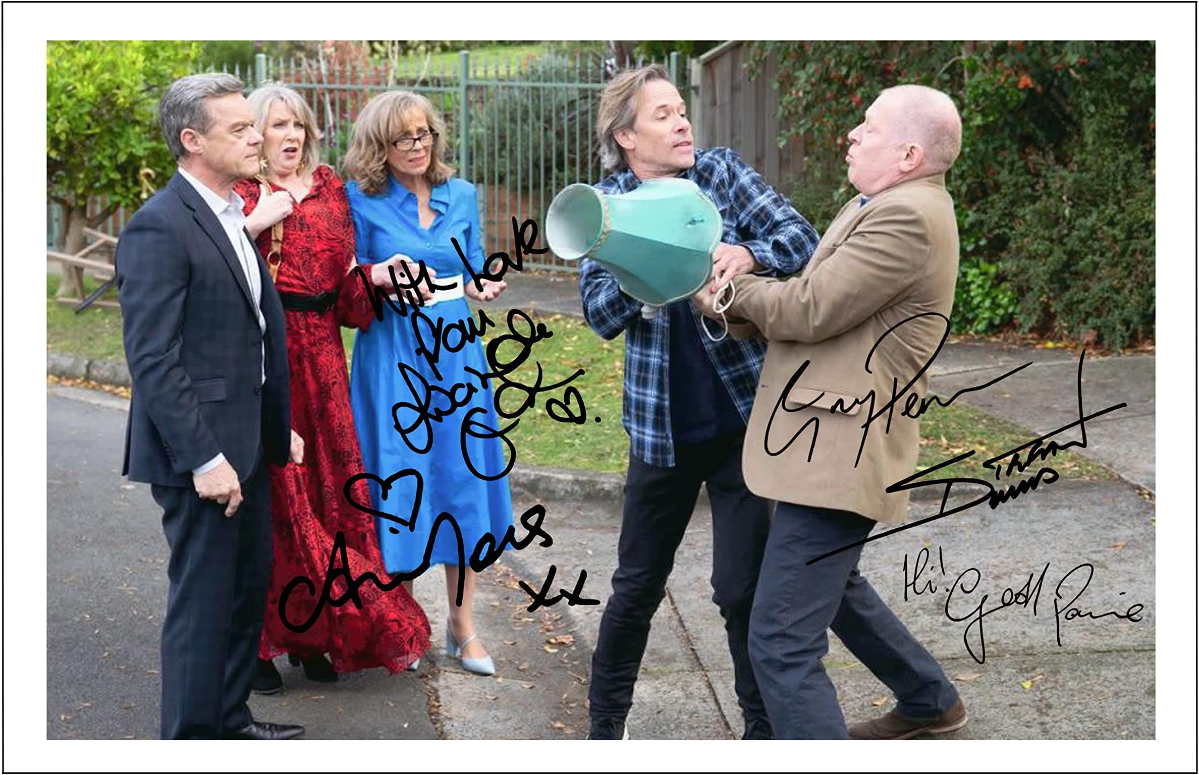 Lucinda Cowen, Stefan Dennis, Annie Jones, Geoff Paine & Guy Pearce Signed Photo Print With Pre Printed Signature NEIGHBOURS Finale - Autograph Gift, 6x4 Inches 15.2 cm x 10.16 cm