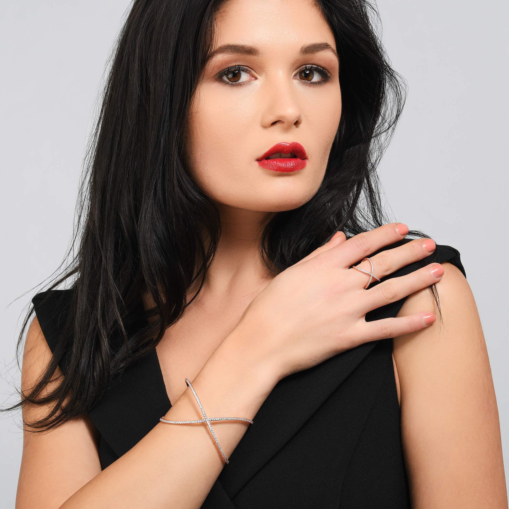 namana Gekreuzter Armreif für Damen, große Manschetten-Armspange aus Silber, Gold oder Roségold, besetzt mit Zirkonia, Armspange mit Geschenkbox