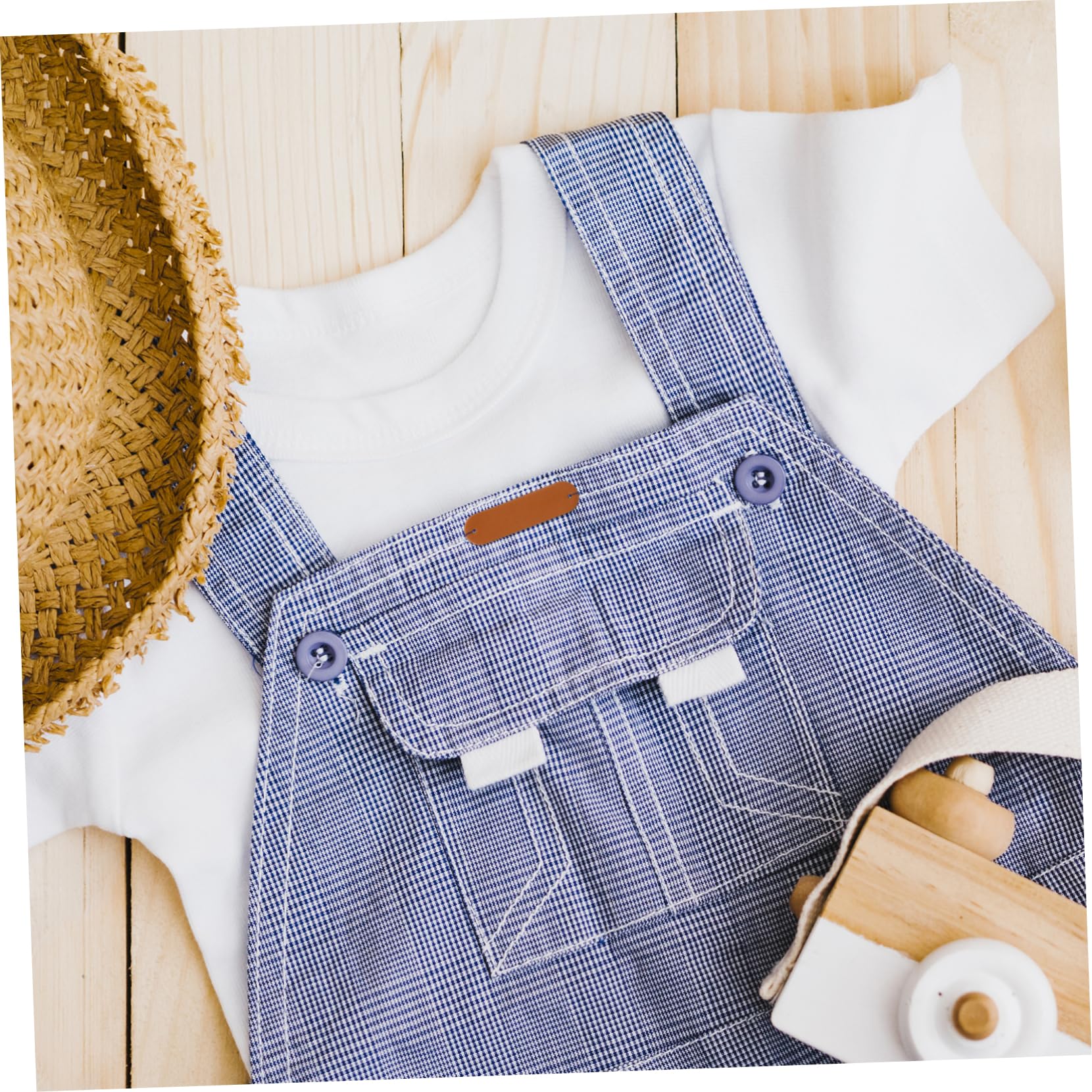 TOGEVAL Etiquetas para Coser Ropa de Cuero Sintético 100 Marrón Diseño en Relieve y Dos Agujeros, Adecuado para Manualidades y Proyectos DIY