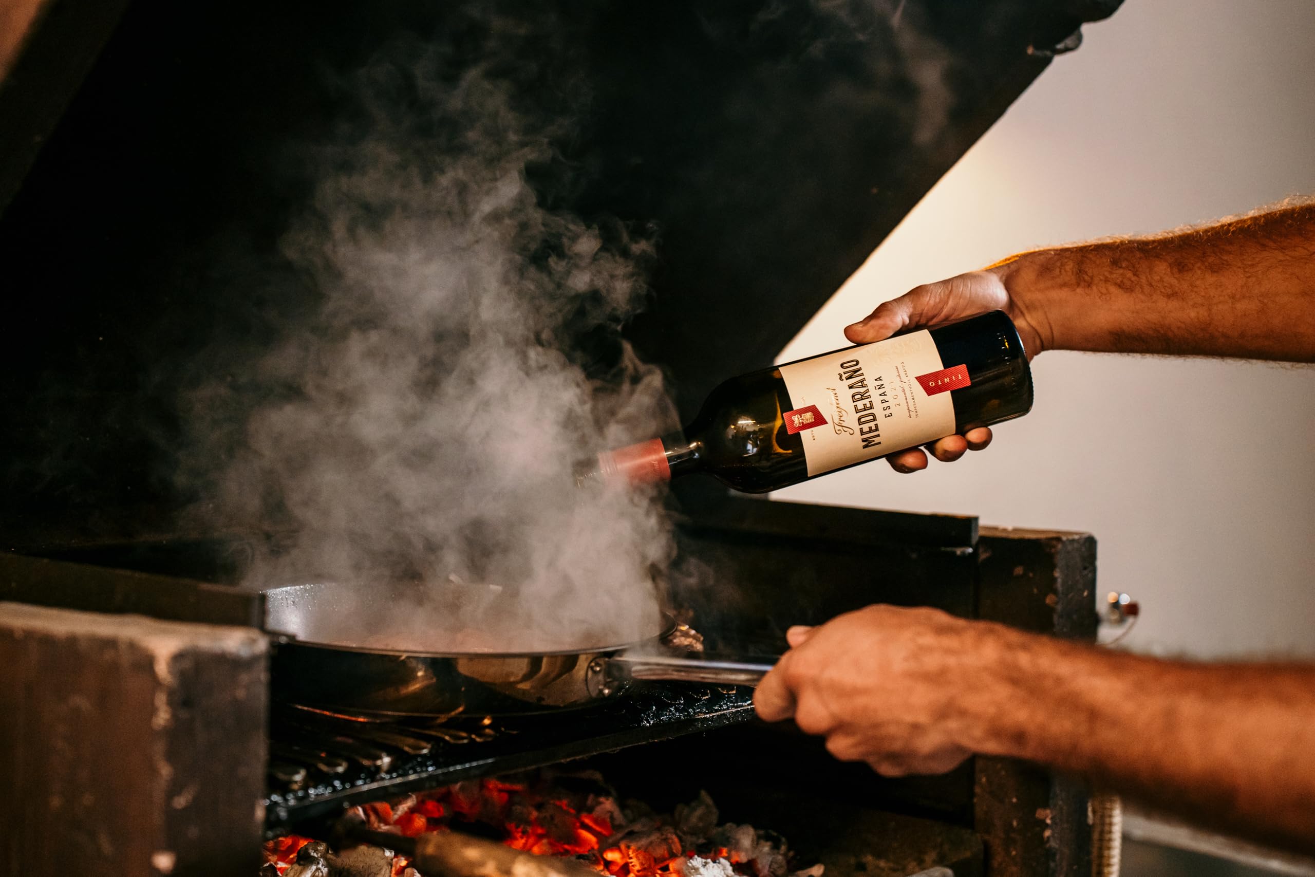 Freixenet Mederaño Tinto Spanischer Rotwein (6 x 0,75 l) Spanish Red Wine, Wein, halbtrocken mit Aromen von Kirsche und Heidelbeere, zu kräftigen Speisen und würzigem Gemüse