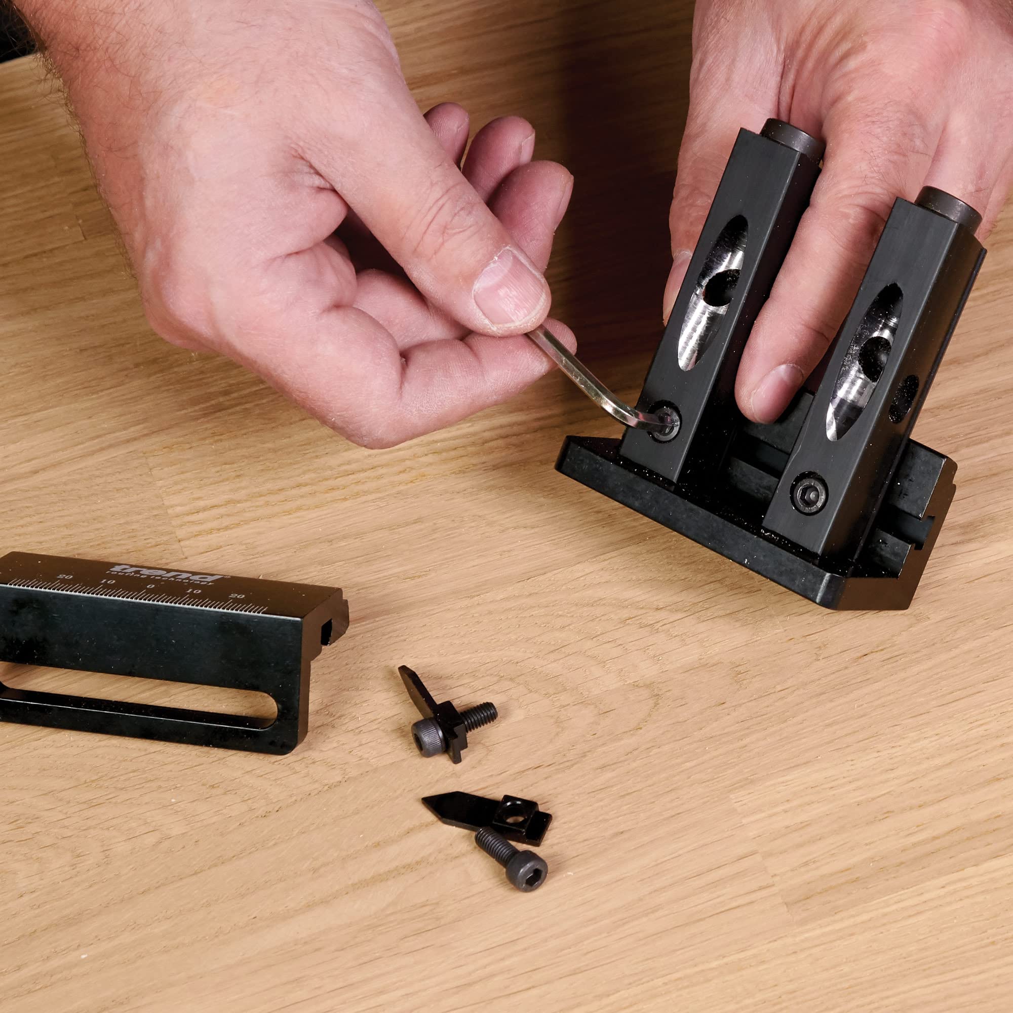 Trend Mini Doble Guía para Agujeros Ocultos con Broca HSS y Collar | Guía doble compacta para uniones de madera precisas: broca HSS, collar de profundidad, broca y tornillos, PH/JIG/M