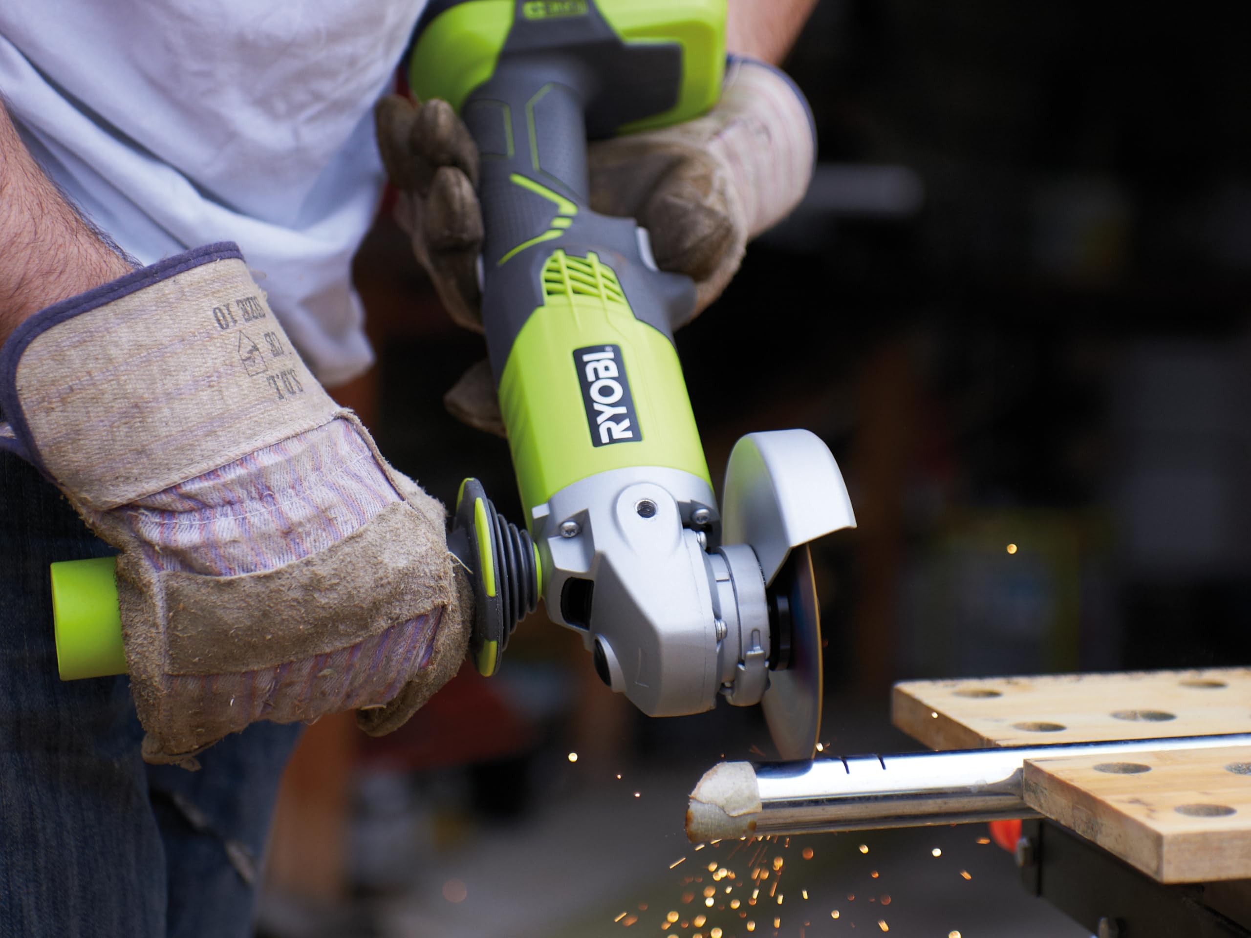 RYOBI - Amoladora Angular Eléctrica Sin Cable 18V ONE+ Ø115mm - Usos en Metal, Piedra, Bloque de Hormigón, Cemento y Mármol - Buena Autonomía - Se Entrega con Accesorios - R18AG-0
