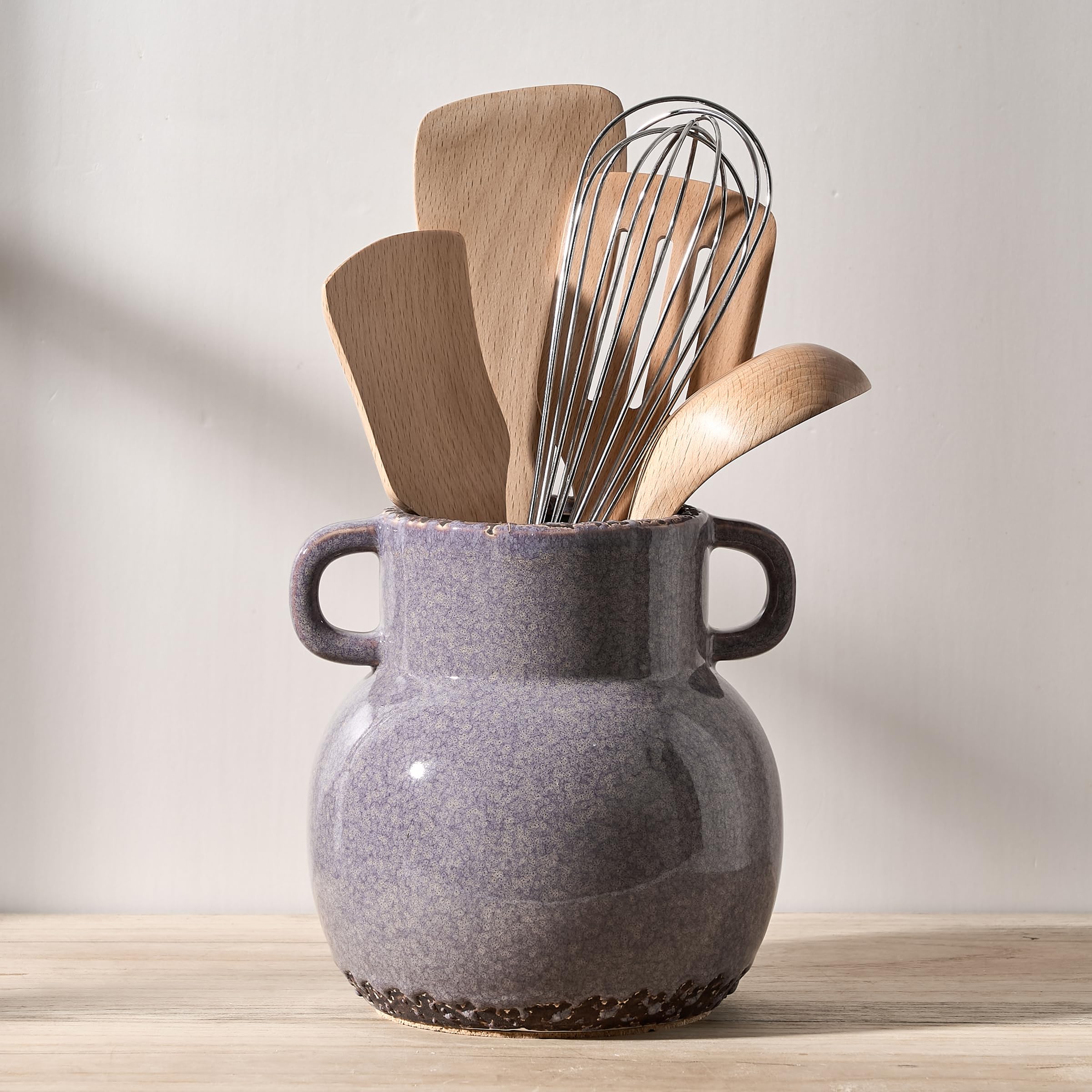 JIEMEI HOME Kitchen Utensil Holder with Handle, 6.85" Ceramic Farmhouse Stable Utensil Crock for Countertop, Utensil Organizer with Cork Bottom, Spatula Holder For Kitchen Decor, Purple