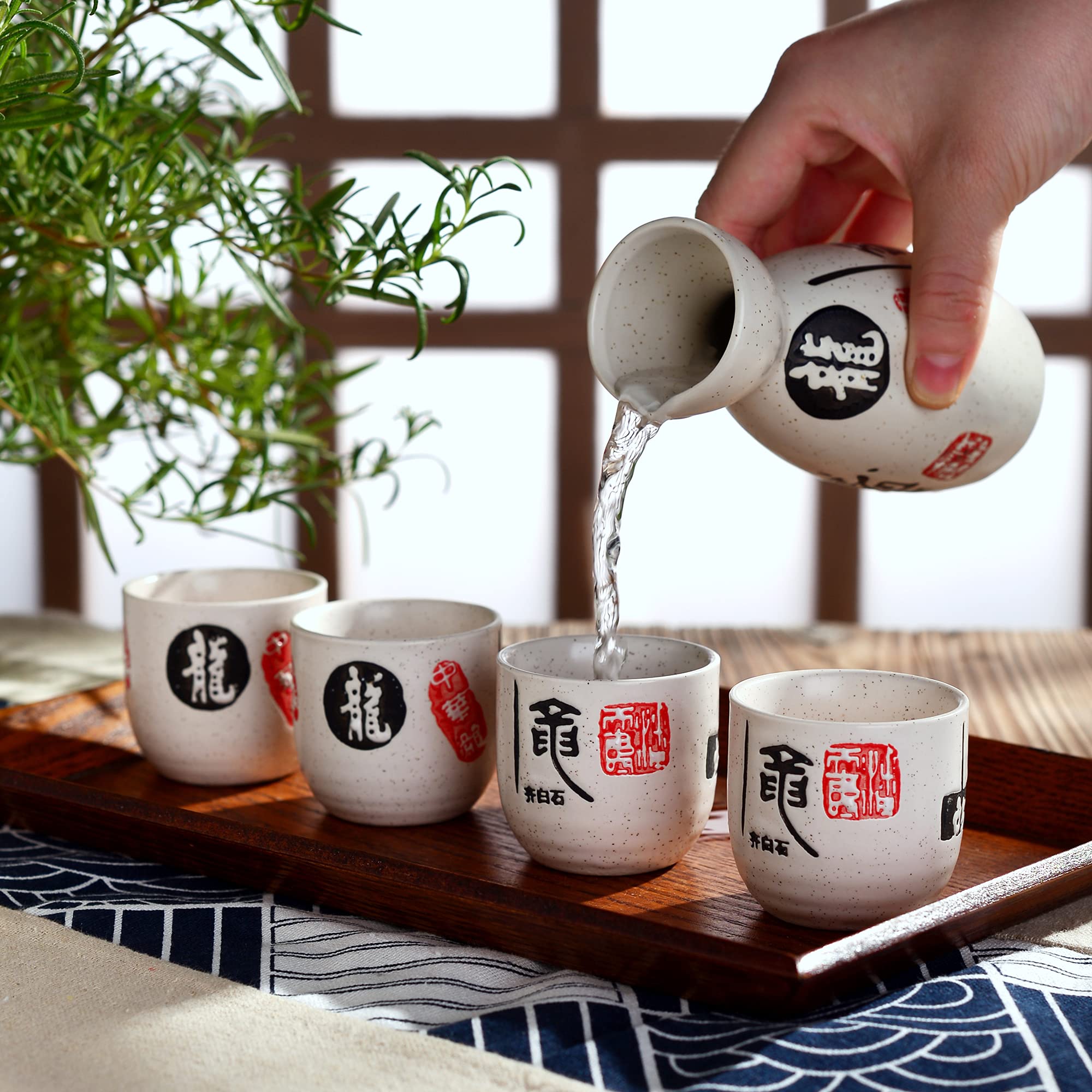 Set e Bicchieri da Sakè, Set Tradizionale Giapponese con Bicchierini da Sakè in Porcellana Ceramica Artigianale Set 5 Pezzi, 1 Sake Pot, 4 Tazze di Sake, Bianca