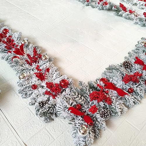 Braiton Decoración de coronas de Navidad para puerta delantera, colgar en la pared, bola de nieve de Navidad, conos de pino y bayas rojas, adorno