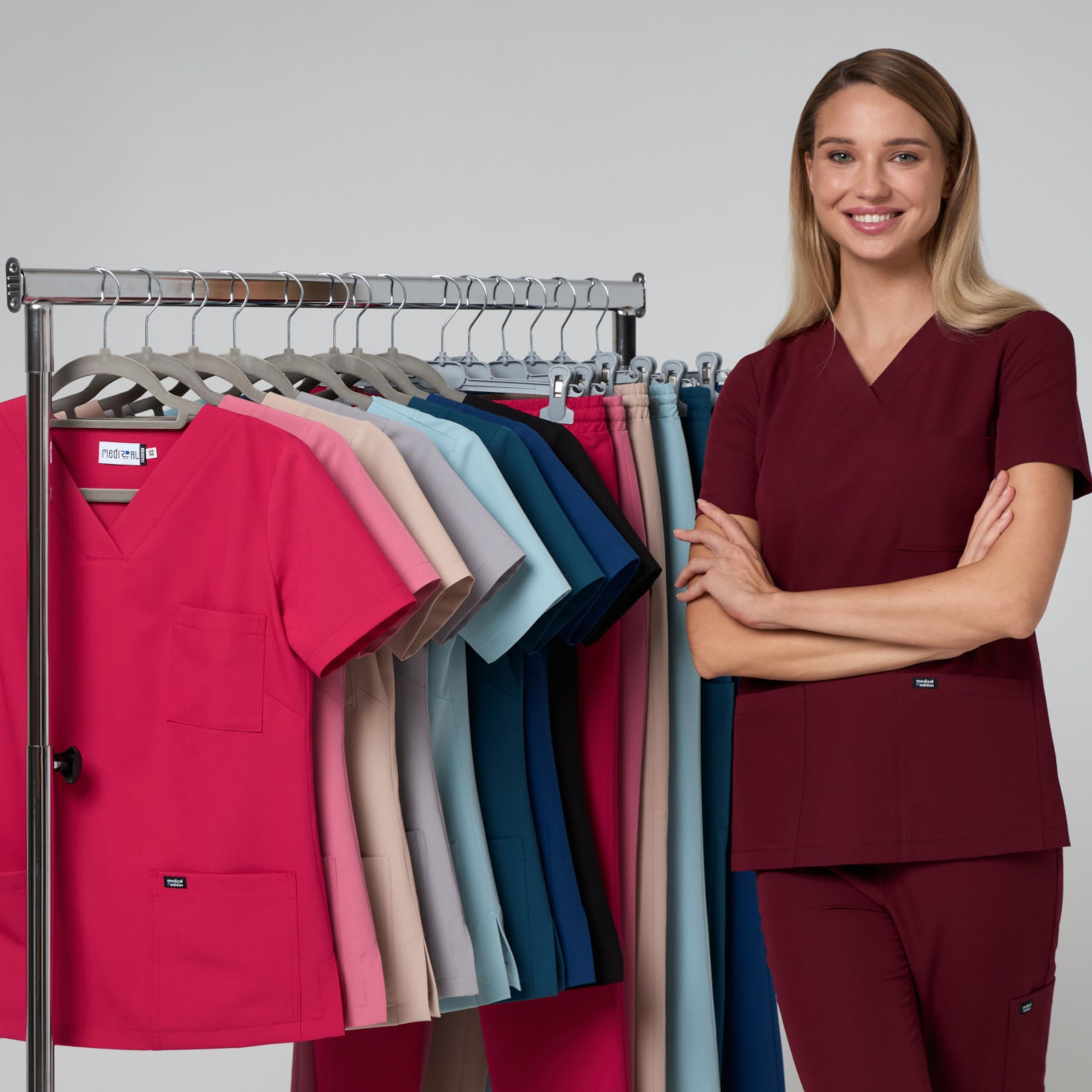 Damen Kasack V-Ausschnitt 3 Taschen | Scrubs, Pflege, Ärzte, Ärztinnen