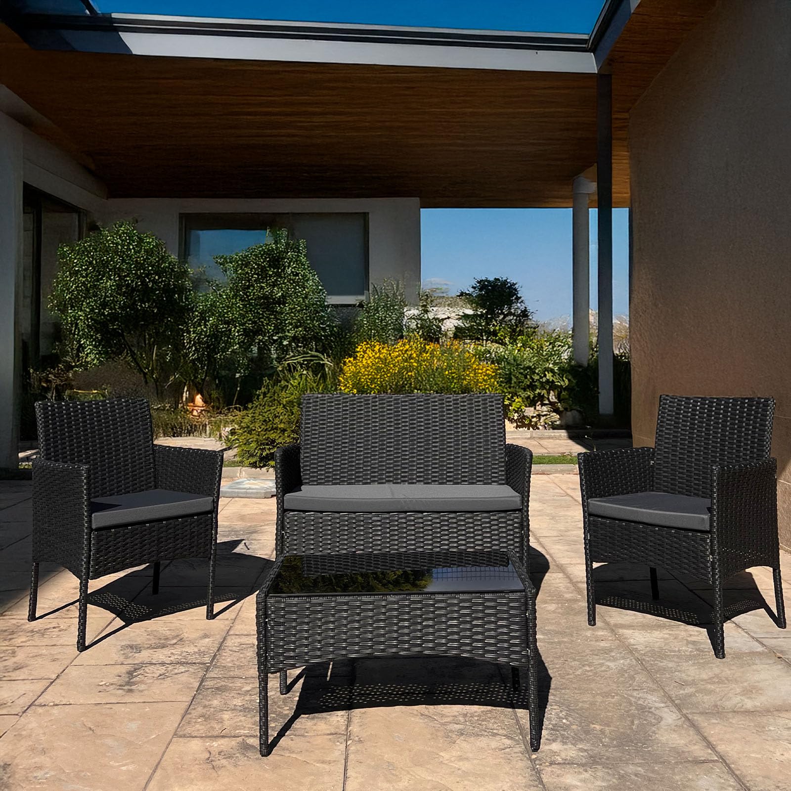 YOEVU Set Jardín 4 Piezas Ratán Sintético Antracita | Sofá y Sillas con Cojines Lavables, Mesa Cristal Templado, Resistente Agua/Sol, Ideal Terraza, Patio, Balcón