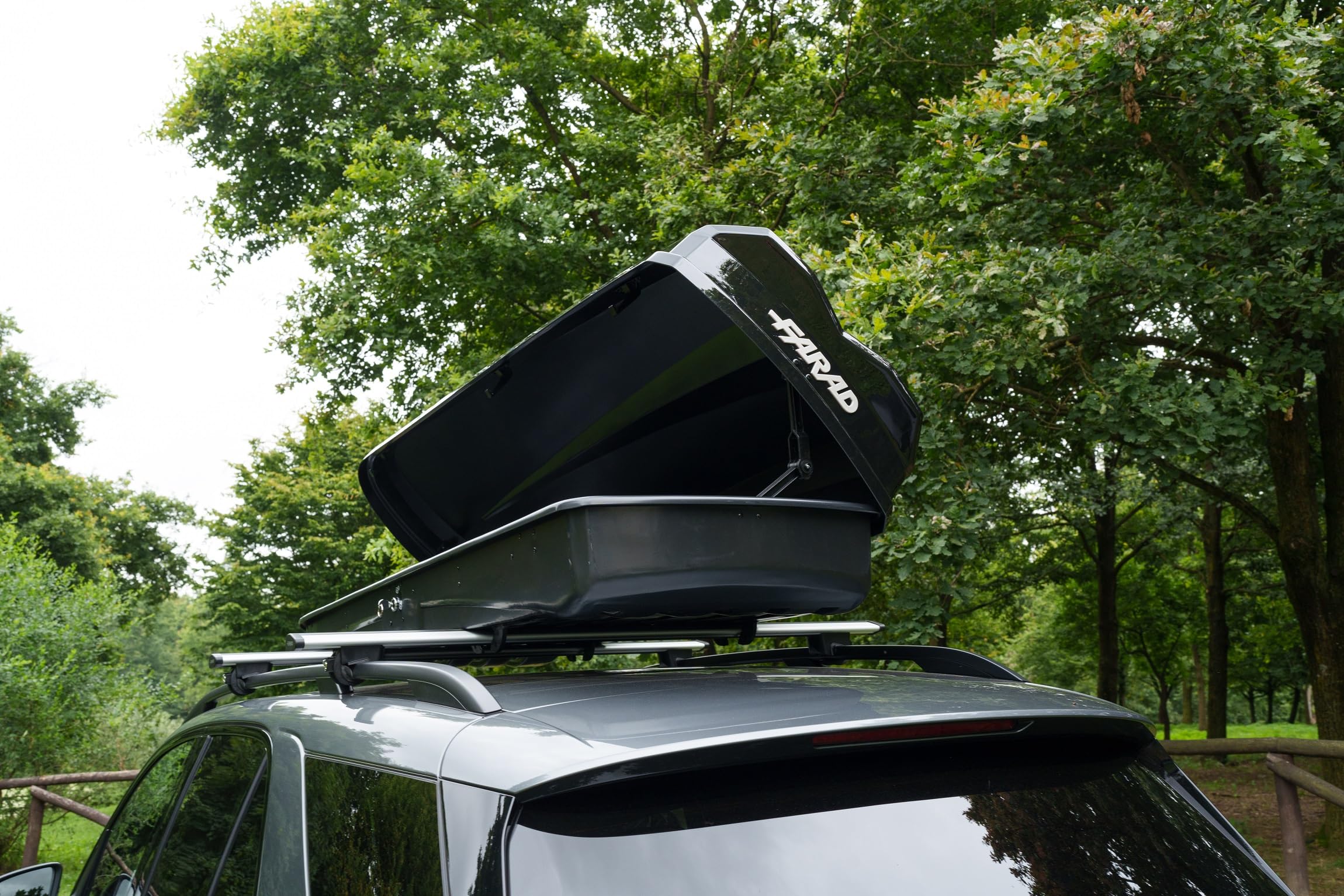 Farad Dachbox Raya 480 l, schwarz-metallic mit Formfehlern – doppelte seitliche Öffnung, TÜV-GS-Zulassung, Zentralschloss mit Sicherheitsschlüssel