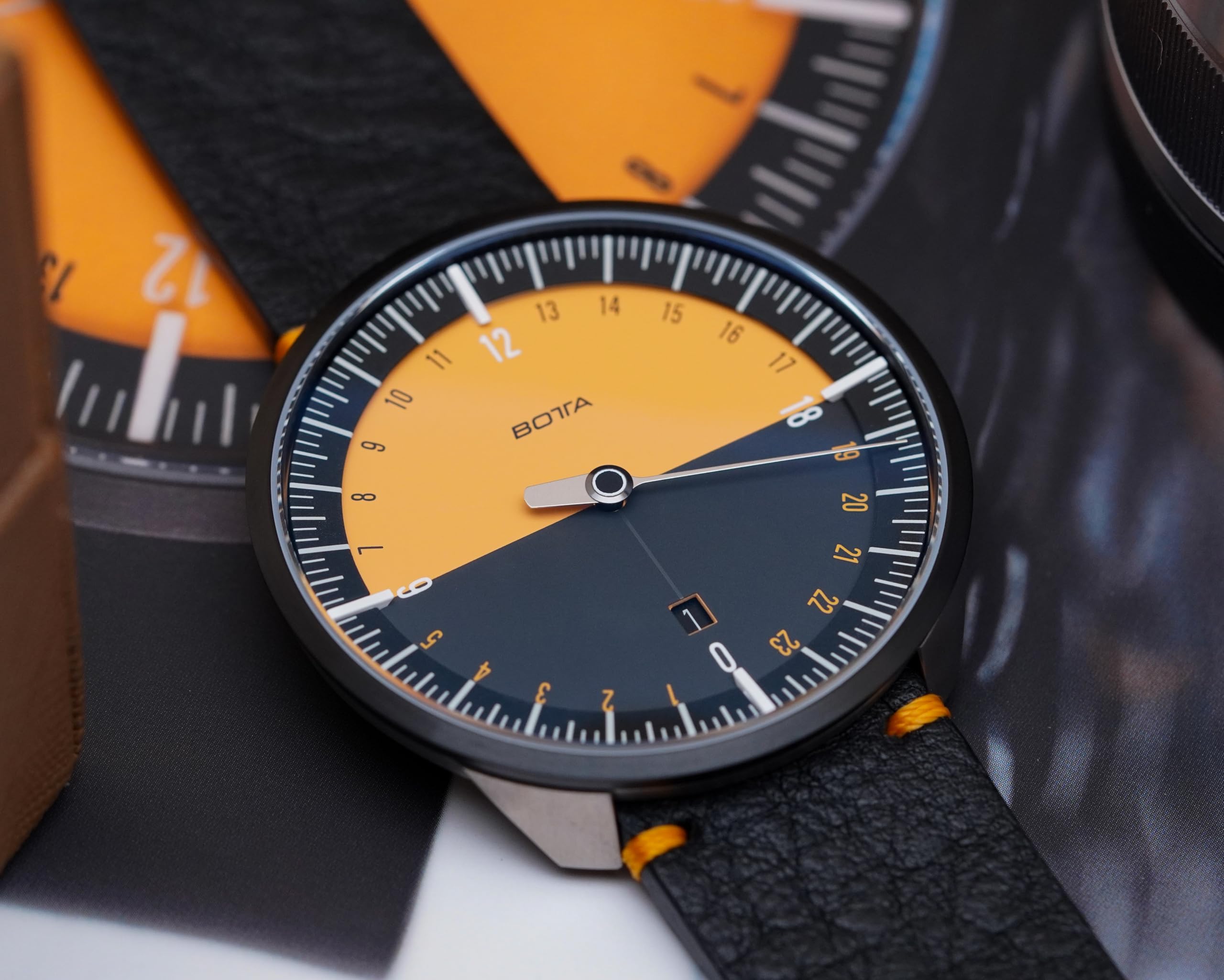 botta 24-godzinny zegarek z jedną wskazówką męski szwajcarski mechanizm kwarcowy ze skórzaną bransoletką UNO 24 (40 mm)