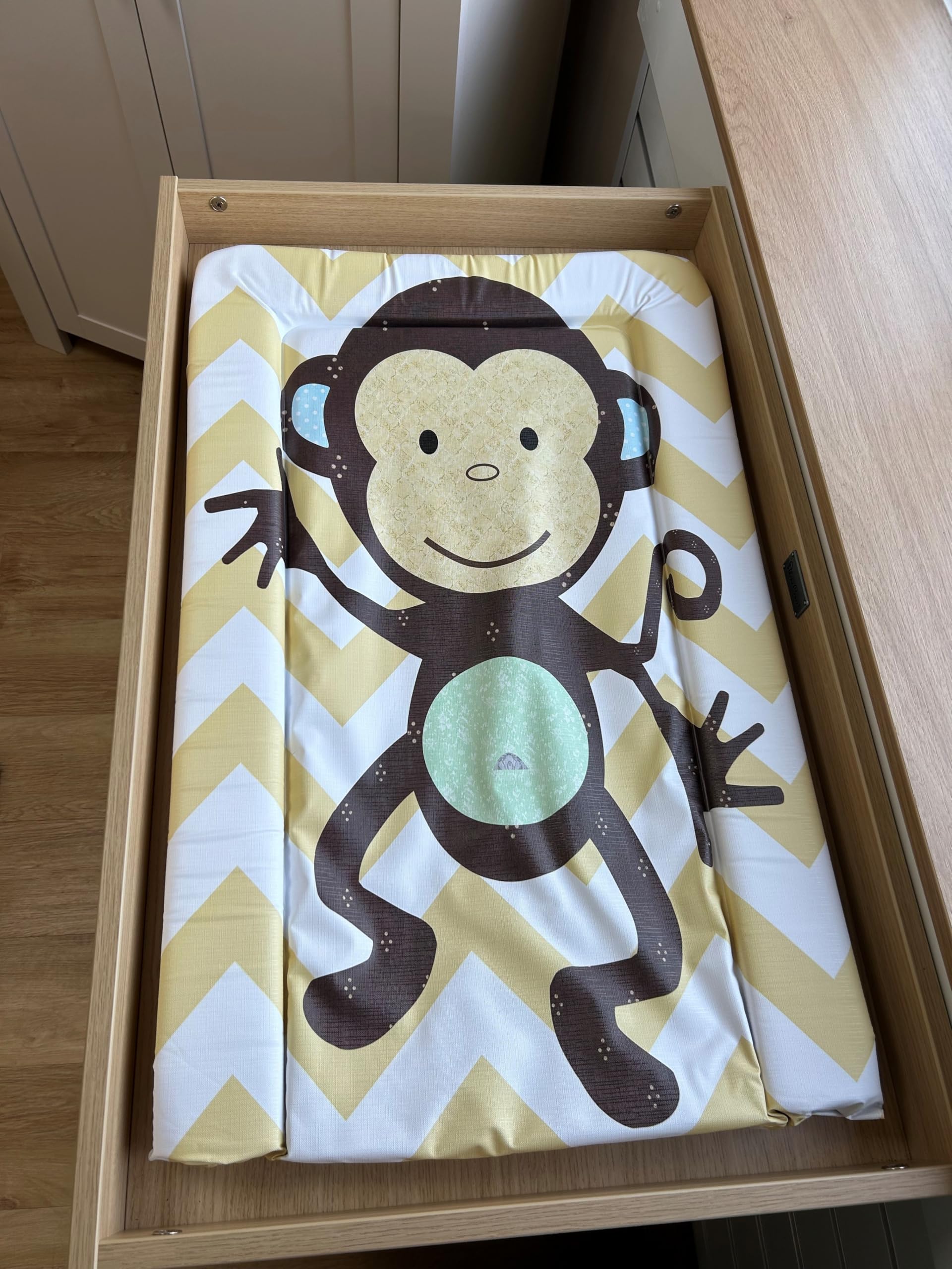 Callowesse Baby Changing Mat 76x45cm. Waterproof, Wipe Clean, Raised Edges, Portable and Foldable – Monkey